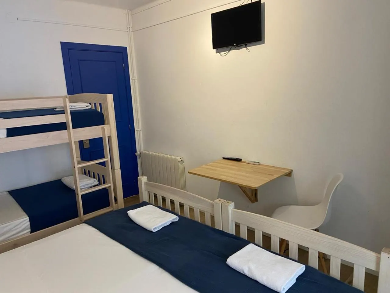 Spring, Bed in Hostal Porto Mar