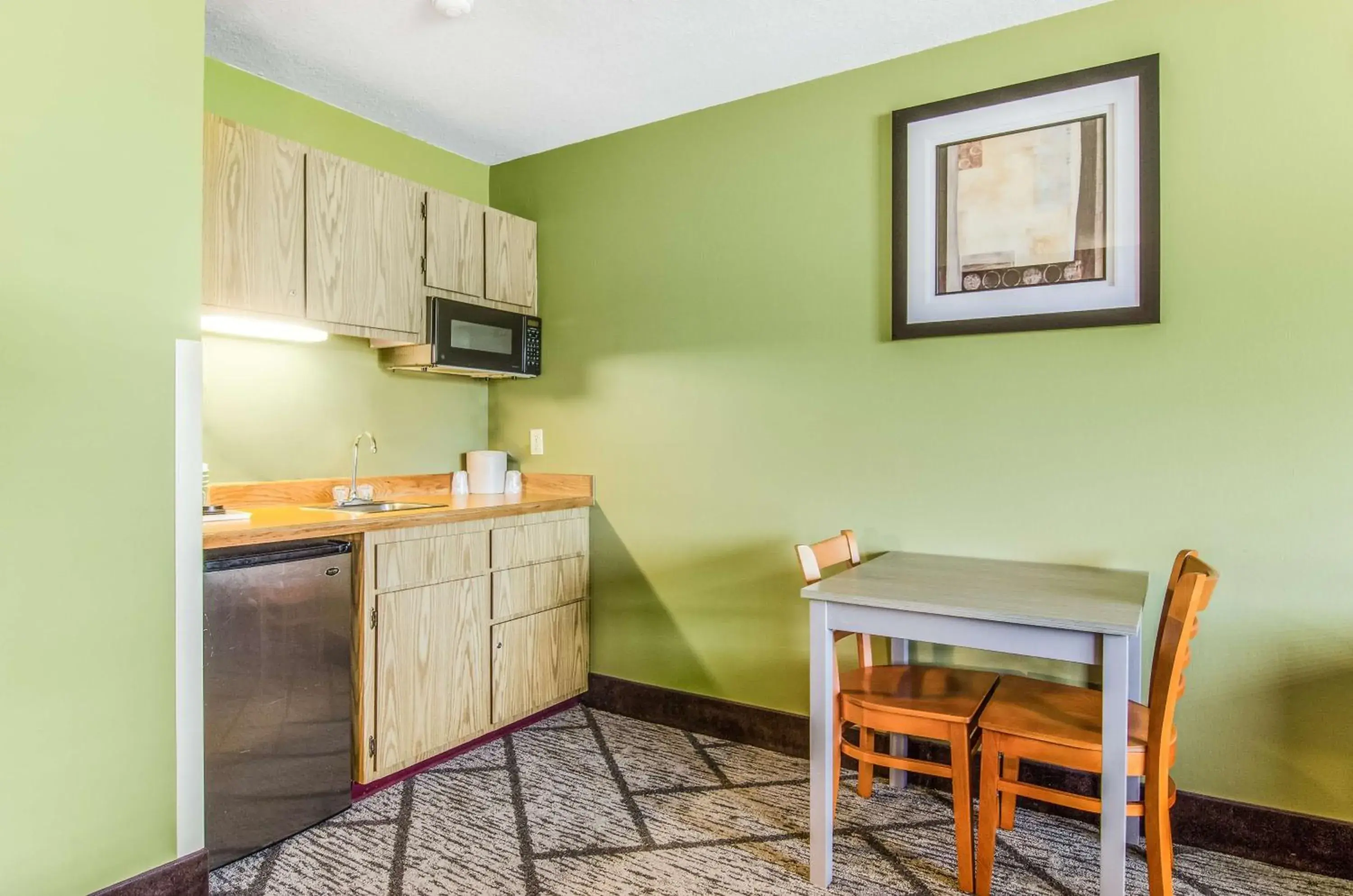 Kitchen or kitchenette in GuestHouse Inn & Suites Poulsbo Kitchen or kitchenette in GuestHouse Inn & Suites Poulsbo