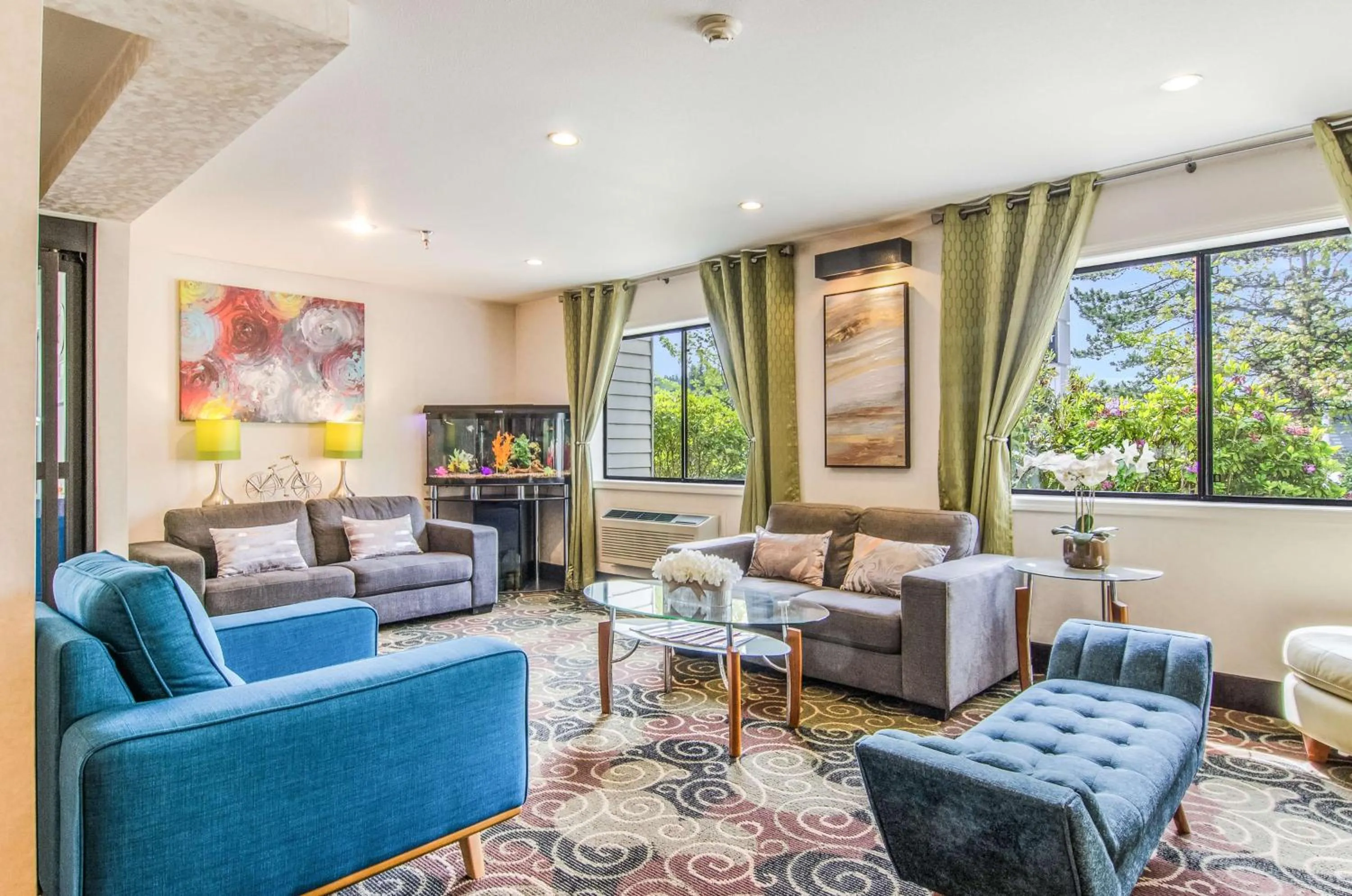 Lobby or reception in GuestHouse Inn & Suites Poulsbo