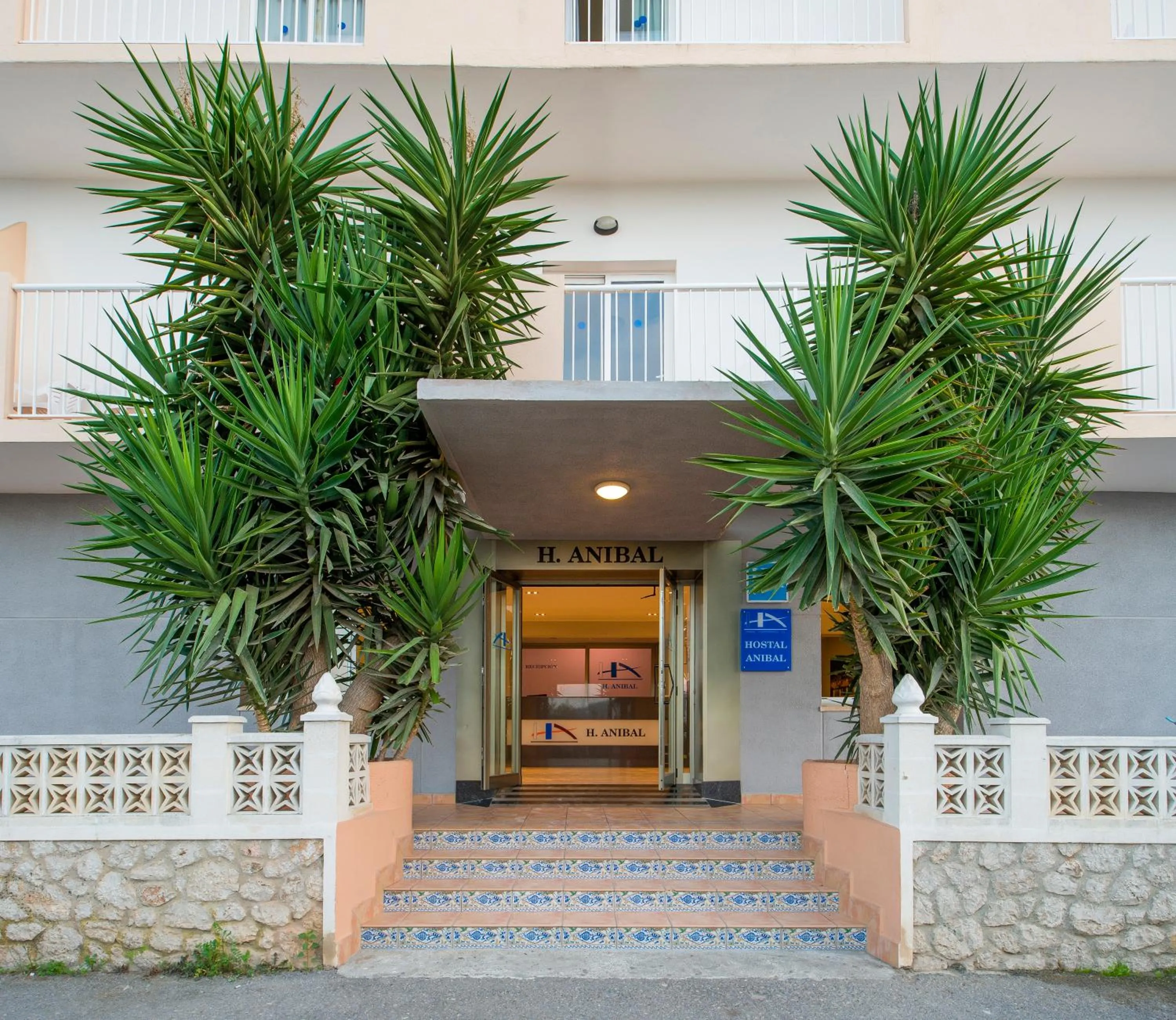 Facade/entrance in Hotel Anibal - AB Group