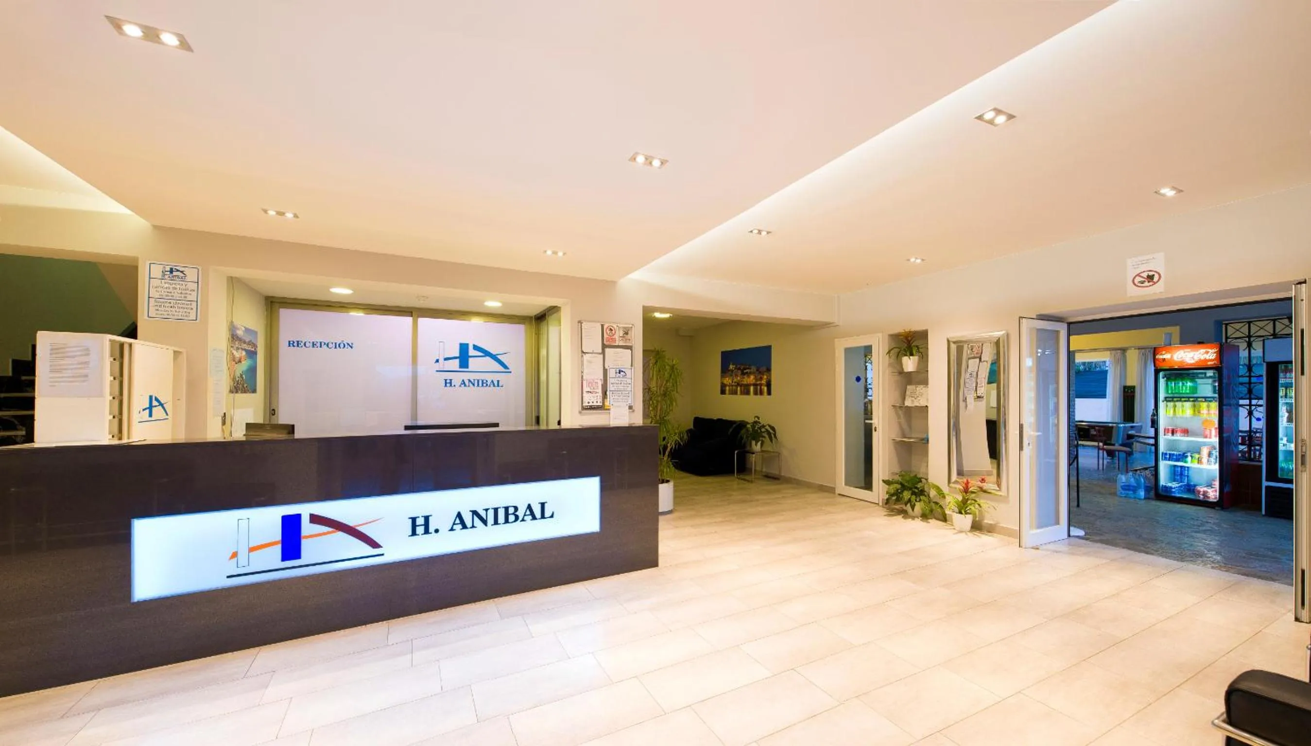 Facade/entrance in Hotel Anibal - AB Group