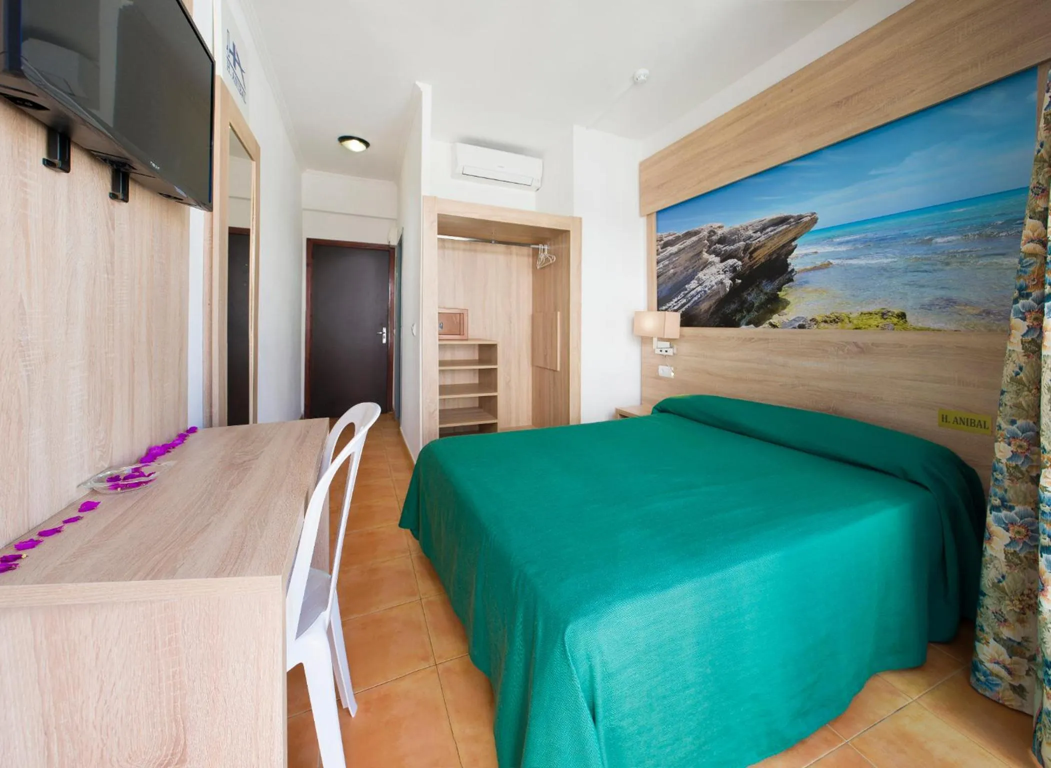 Bedroom in Hotel Anibal - AB Group