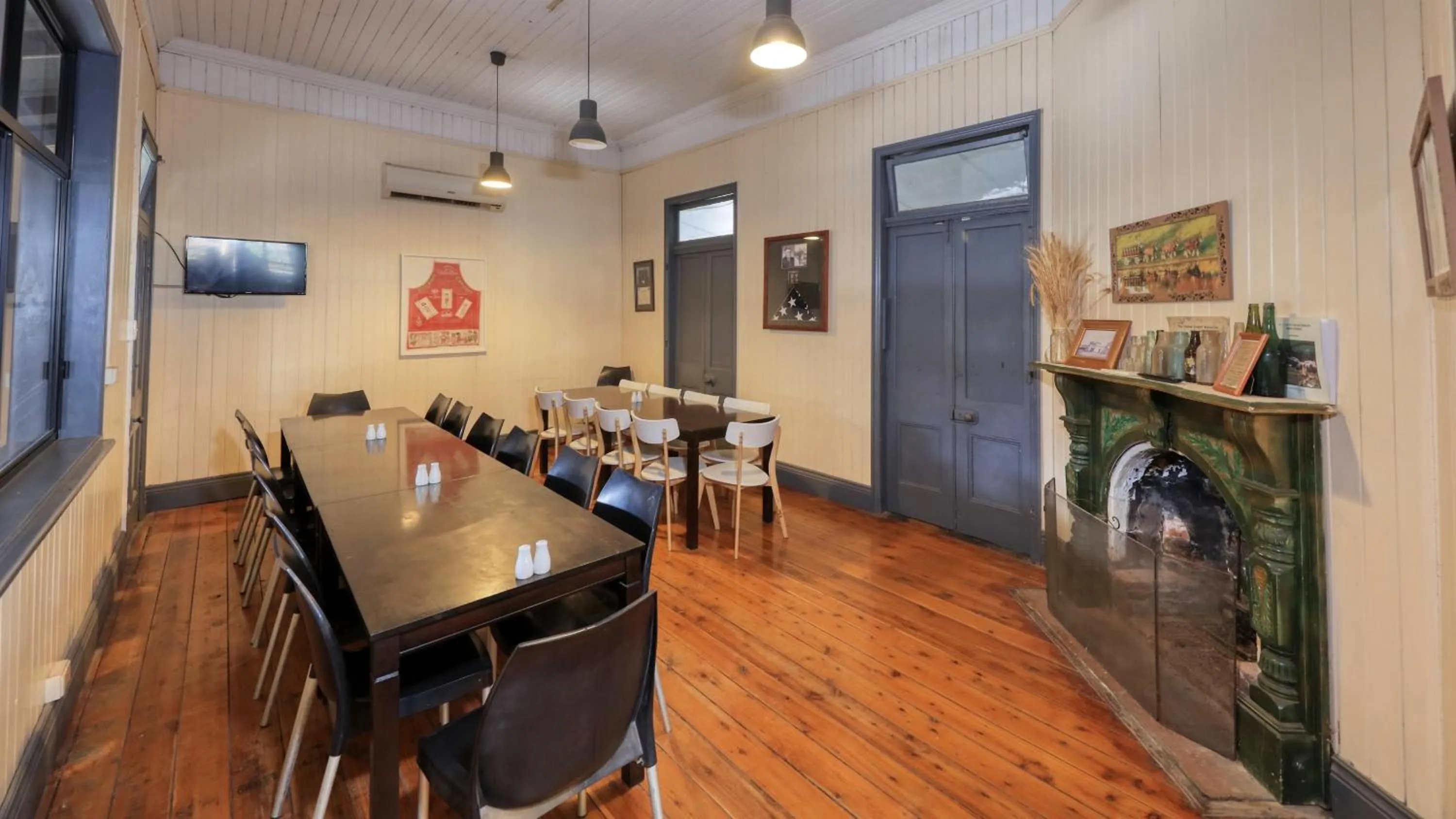 Dining area in Toobeah hotel/motel