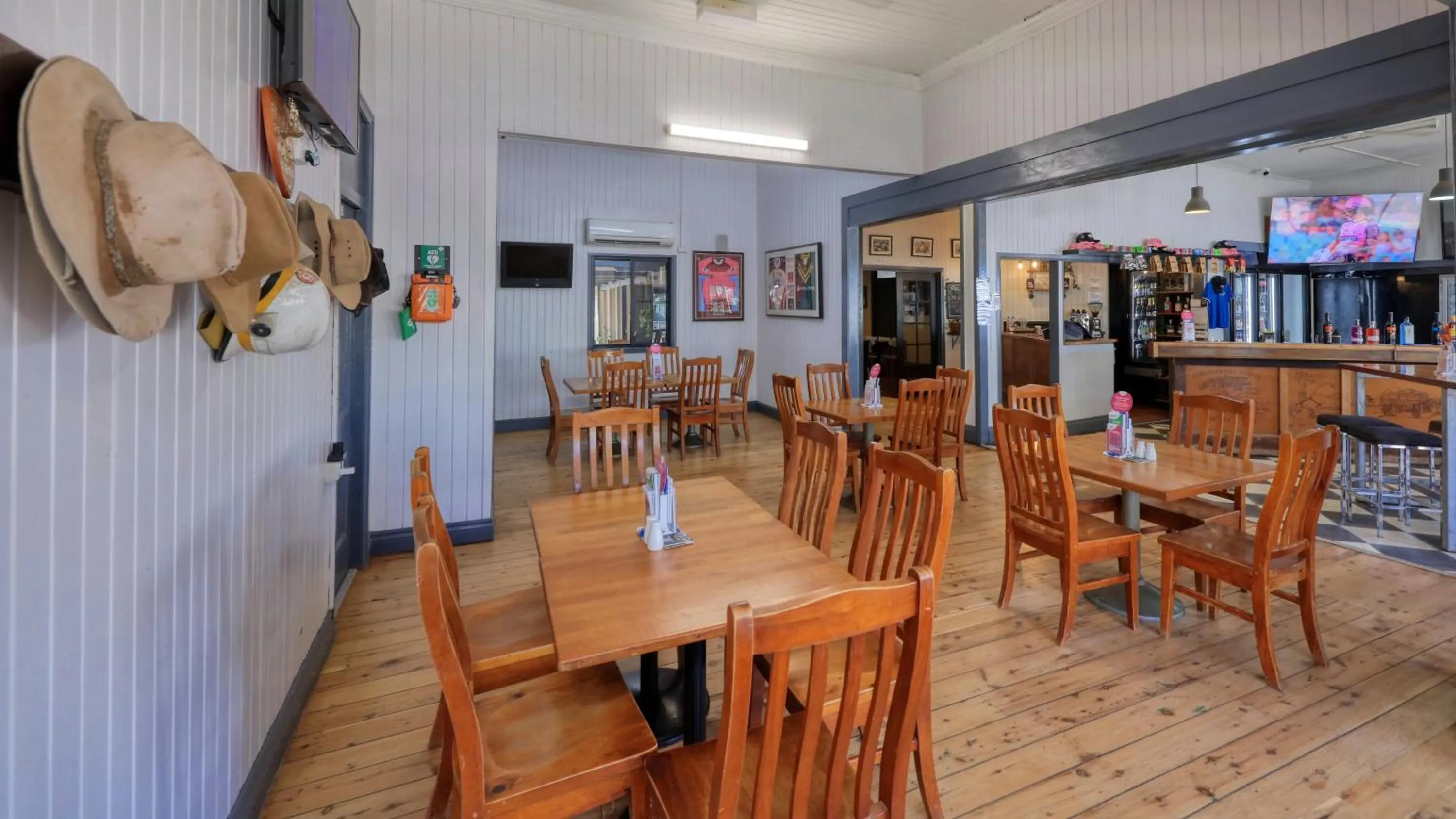 Restaurant/places to eat in Toobeah hotel/motel