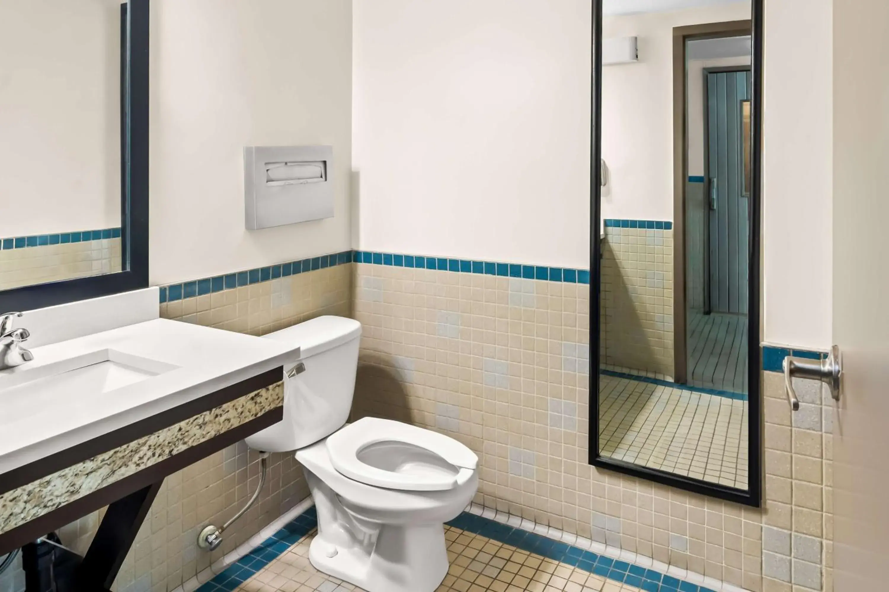 Bathroom in Best Western Maple Ridge Bathroom in Best Western Maple Ridge