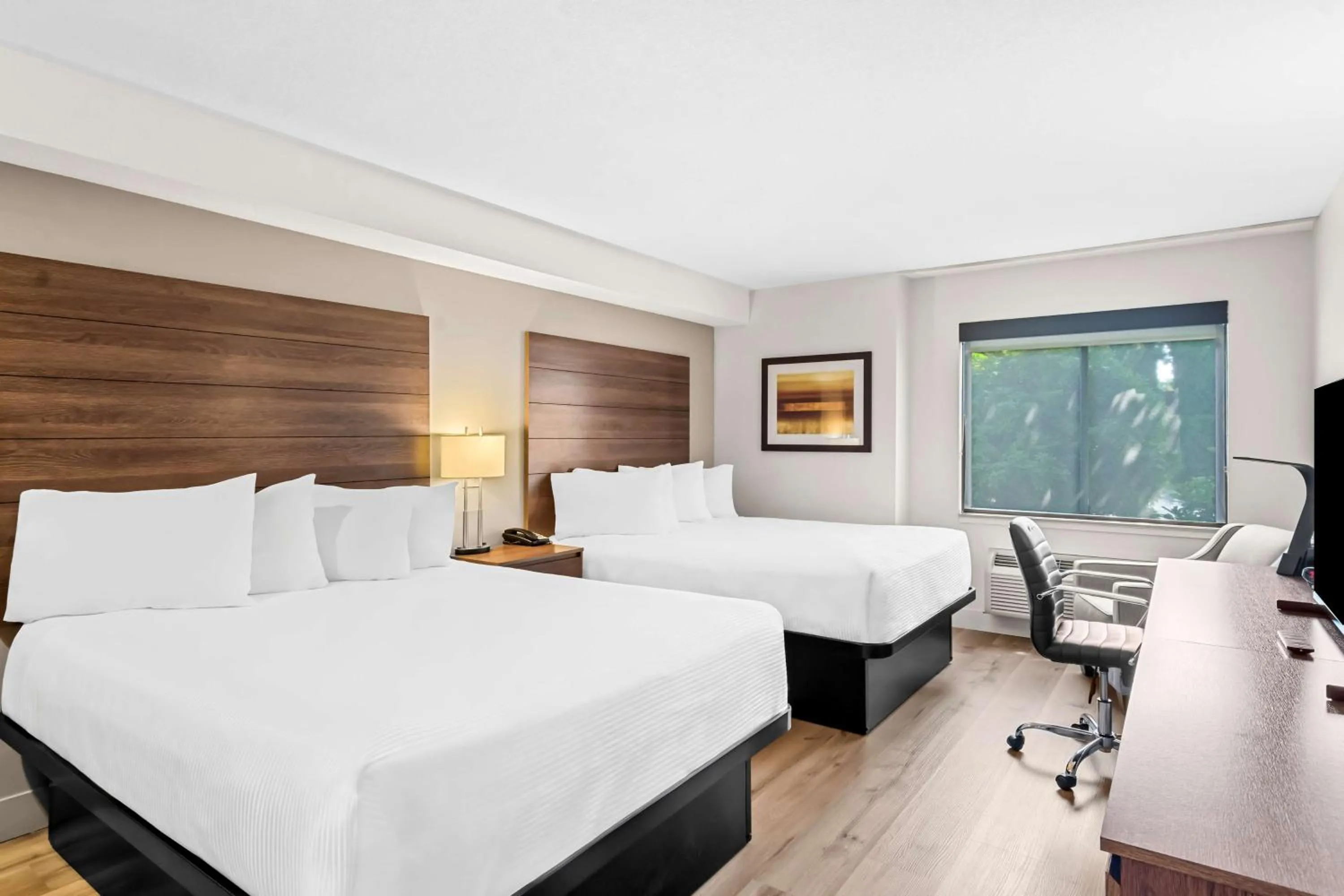 Bedroom, Bed in Best Western Maple Ridge