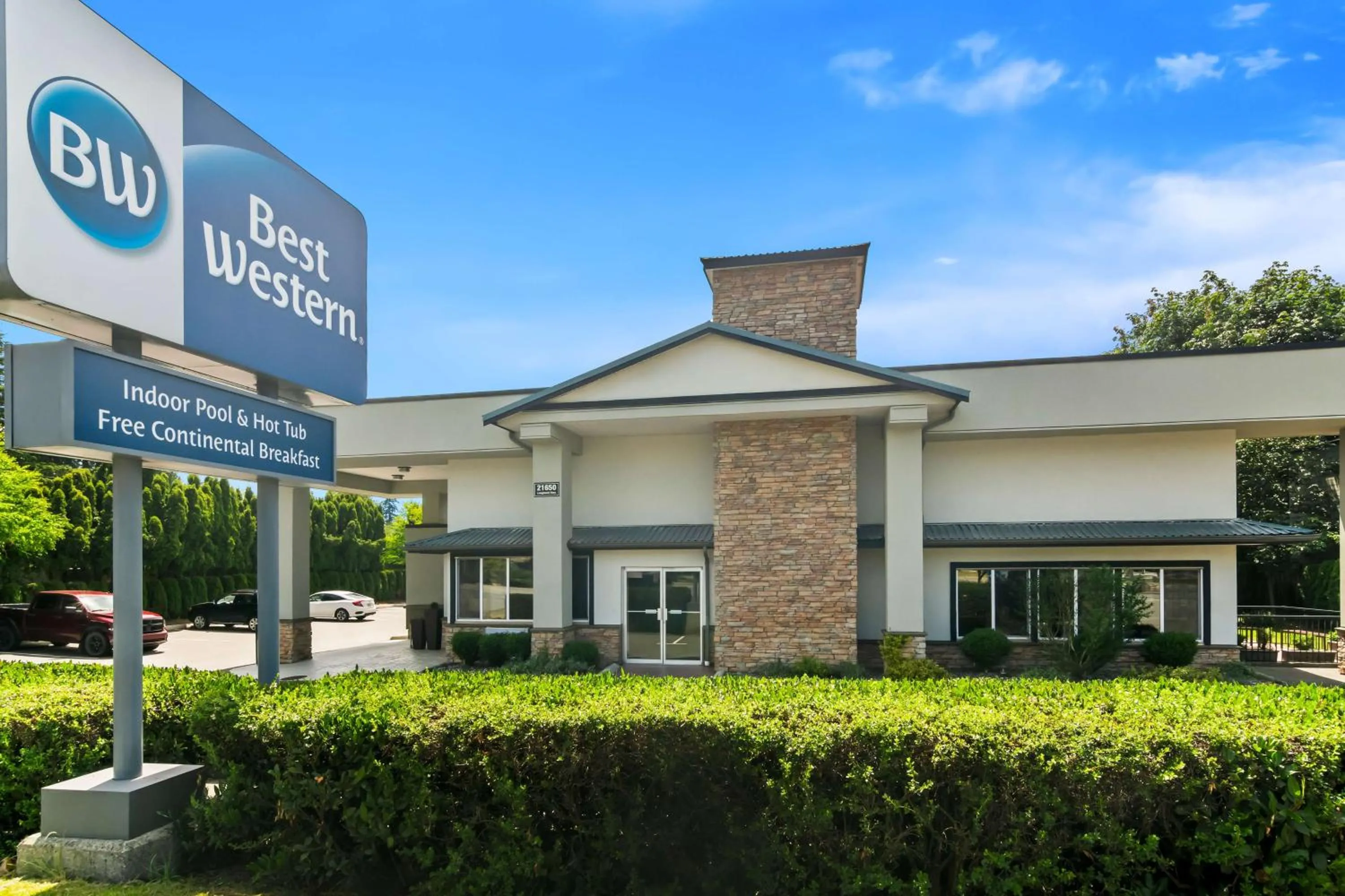 Property building in Best Western Maple Ridge