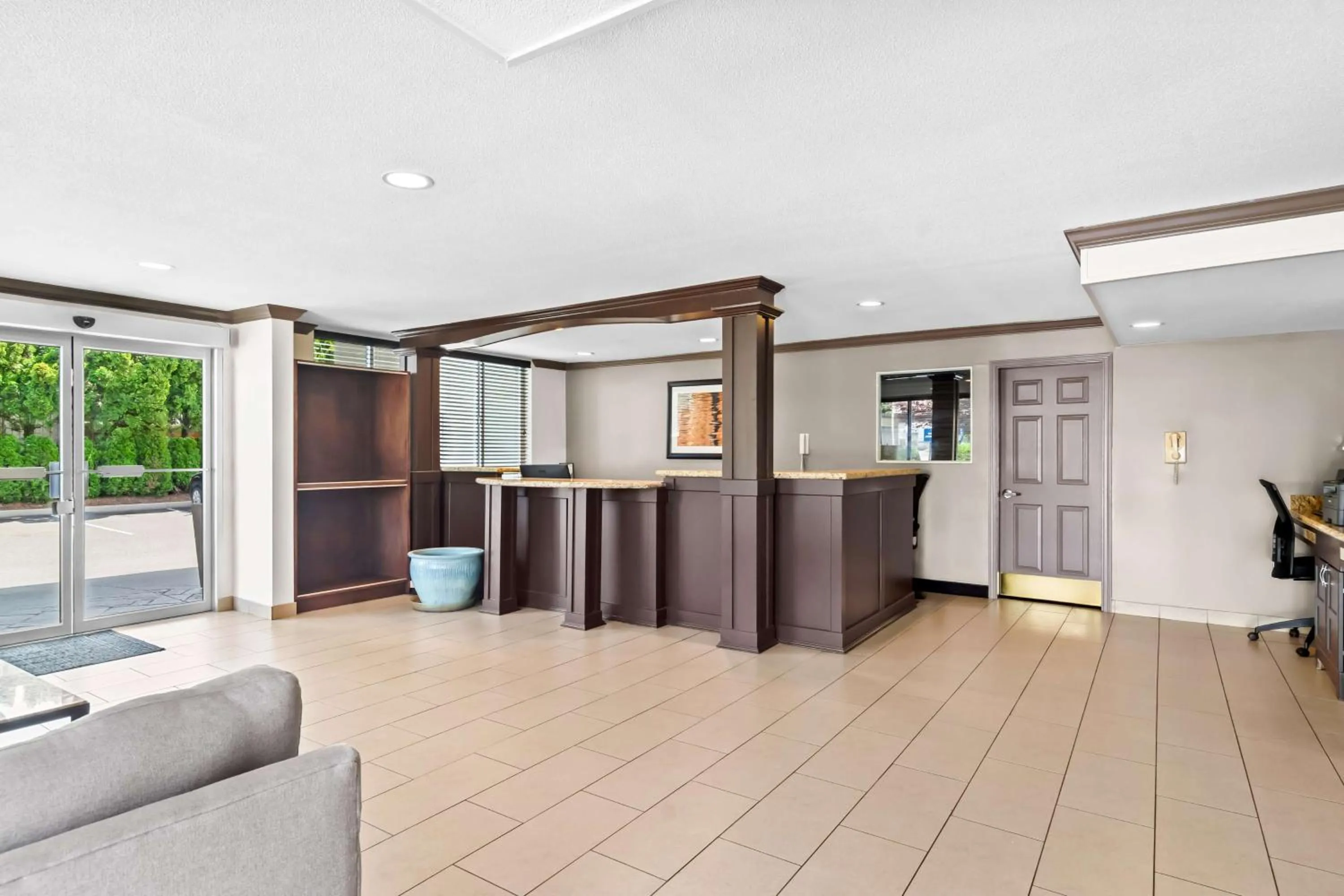 Lobby or reception in Best Western Maple Ridge