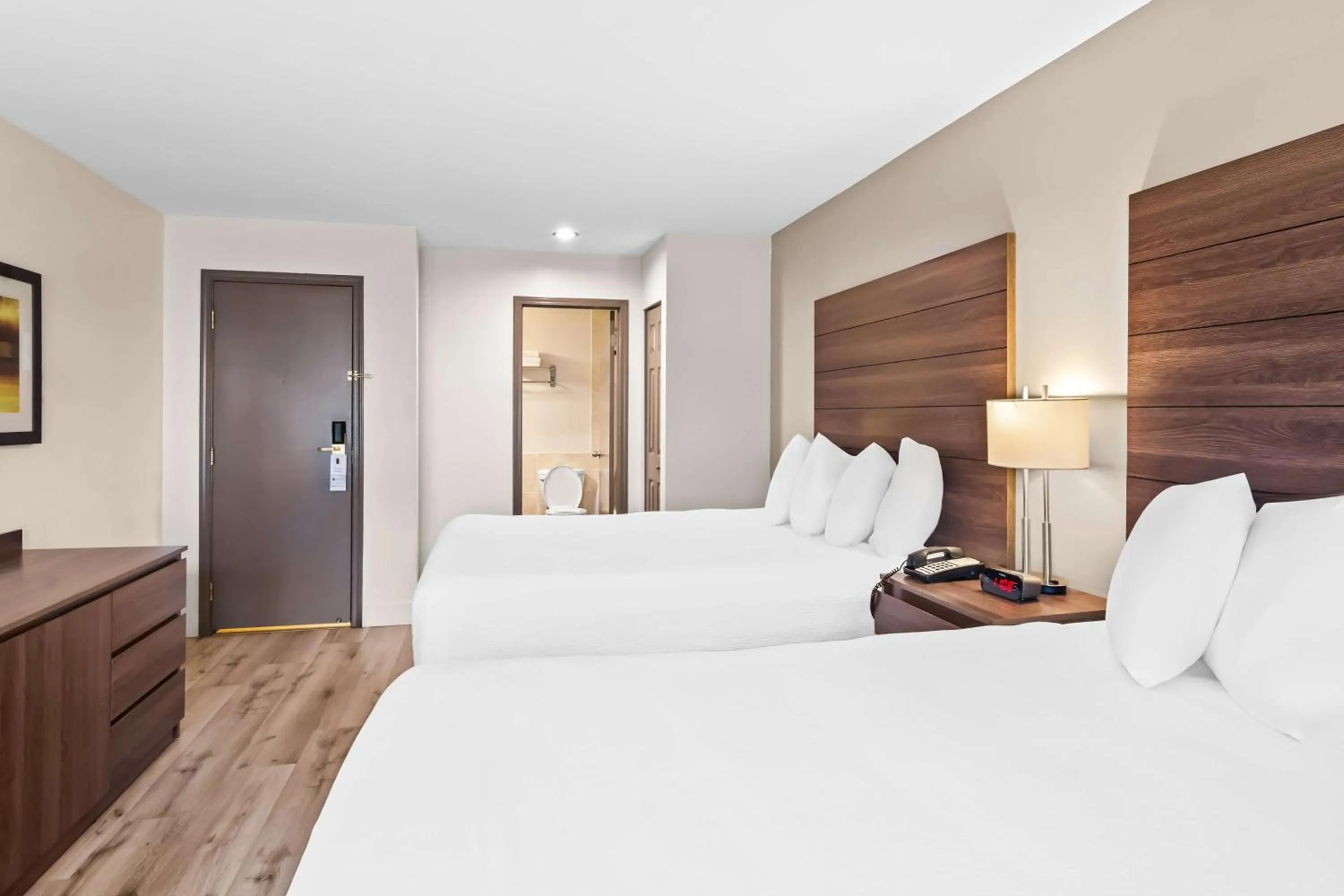 Bedroom, Bed in Best Western Maple Ridge