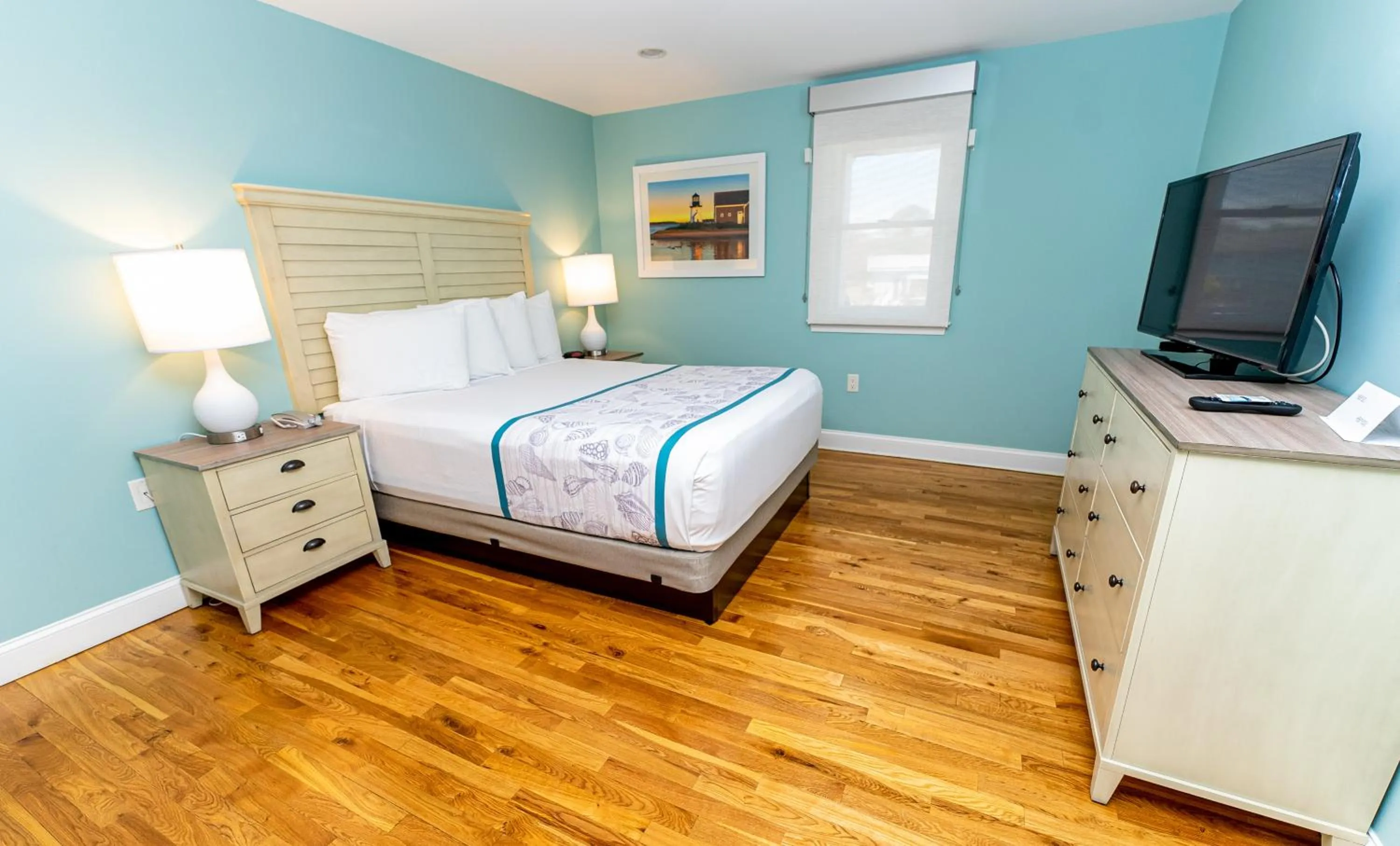 TV and multimedia, Bed in Edgewater Beach Resort