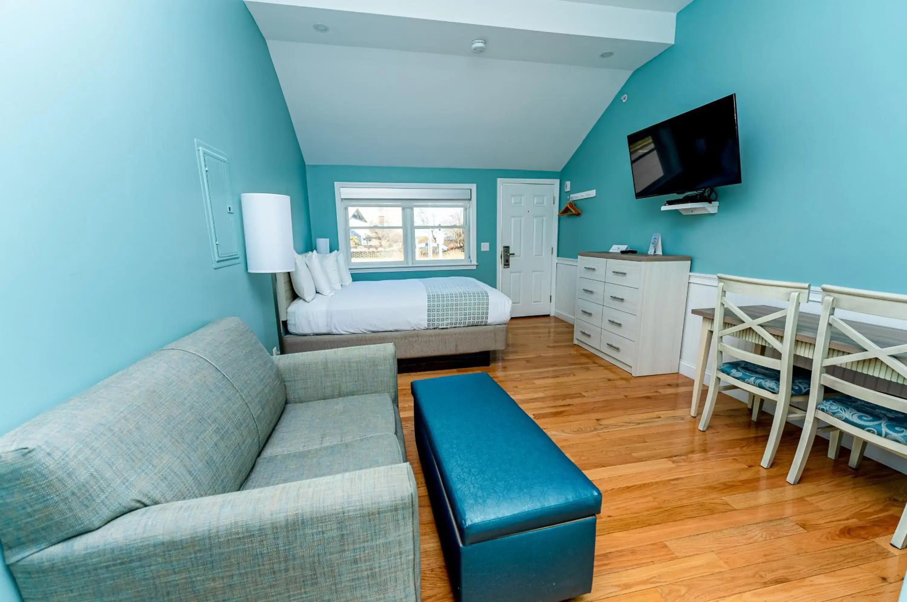 Bed in Edgewater Beach Resort Bed in Edgewater Beach Resort