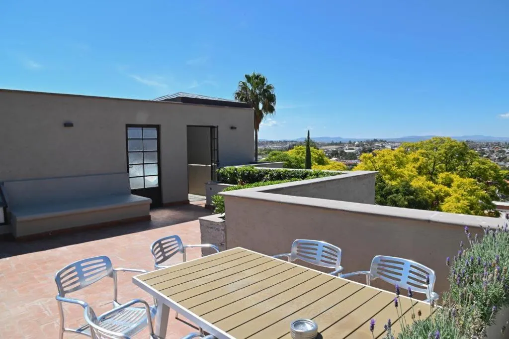 Canela Fina - Adults Only