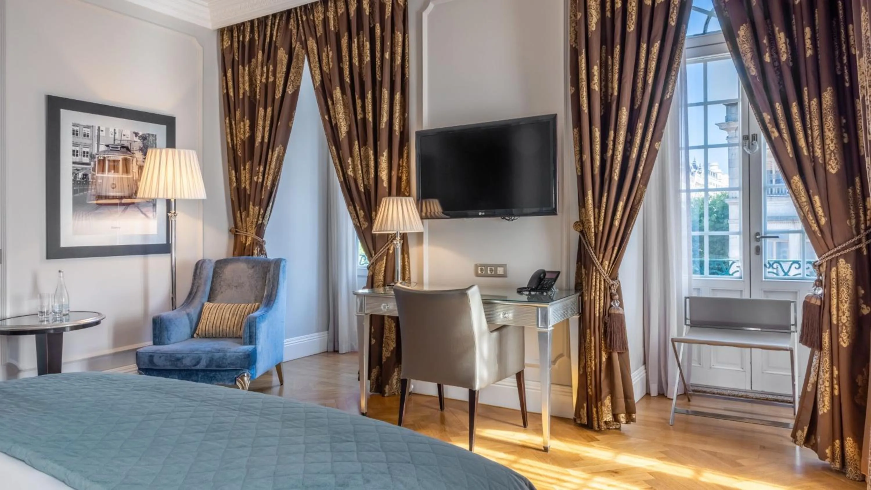 Photo of the whole room, Bed in InterContinental Porto - Palacio das Cardosas by IHG