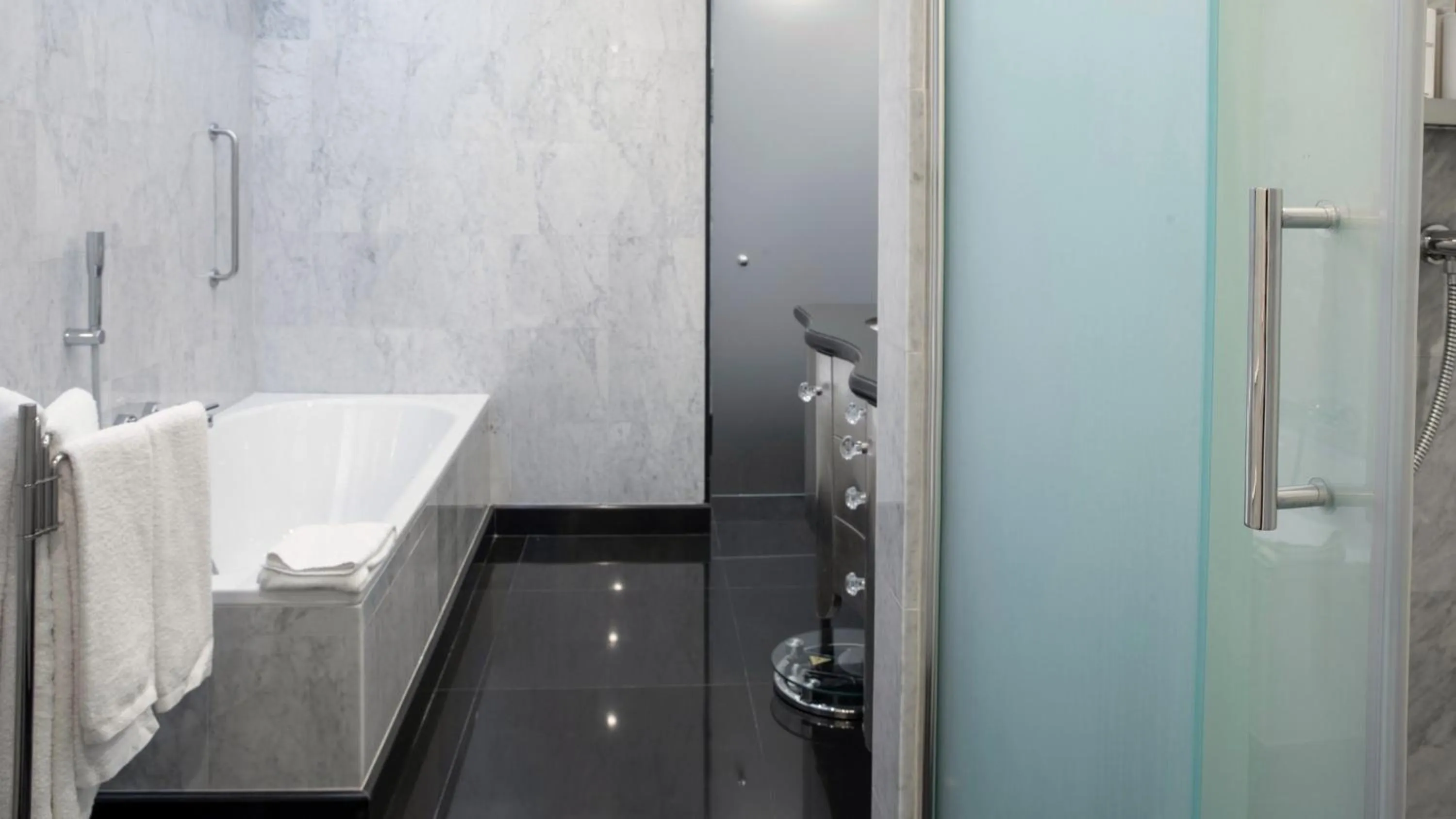 Photo of the whole room, Bed in InterContinental Porto - Palacio das Cardosas by IHG