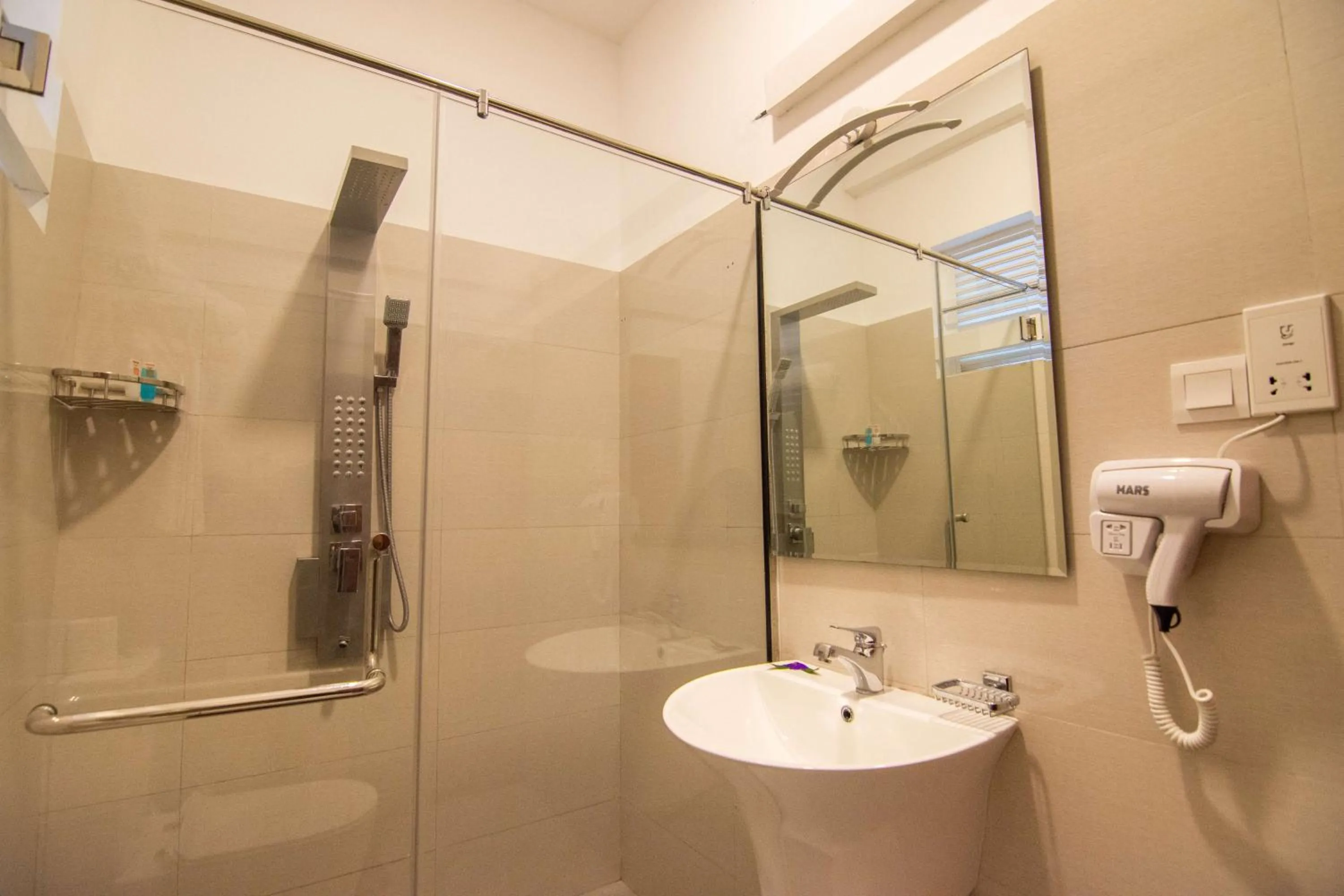 Bathroom in 88th - ELLA