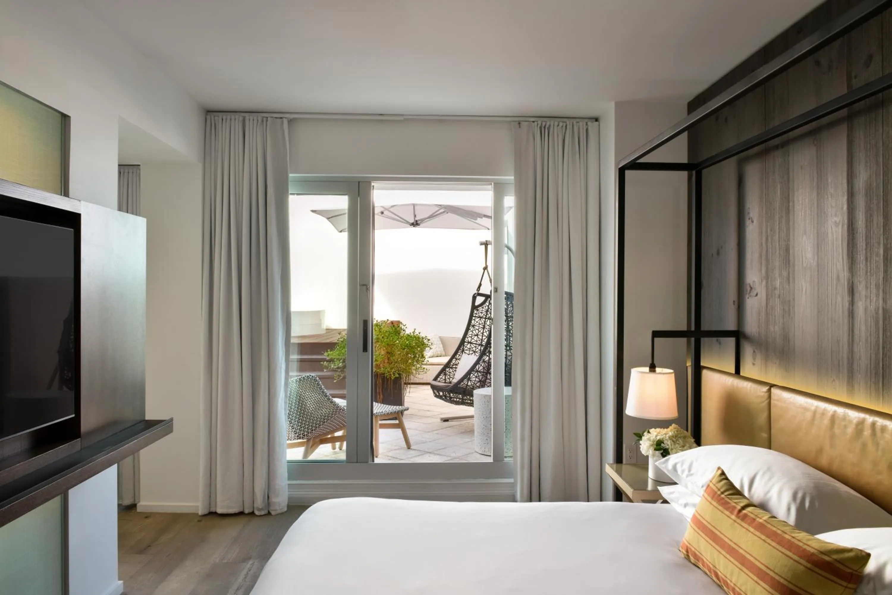 Bed in Hotel Victor South Beach