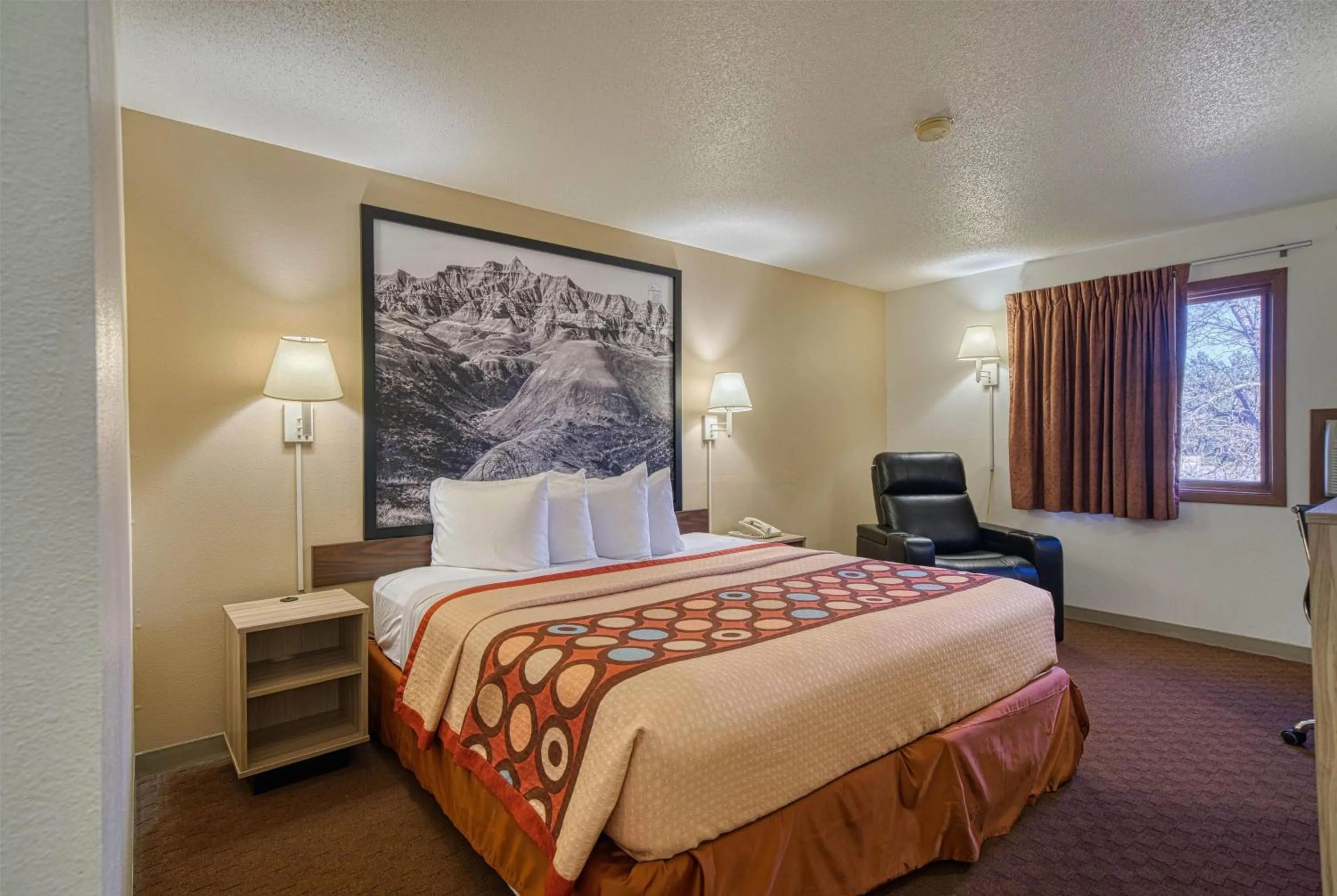 Photo of the whole room, Bed in Super 8 by Wyndham Hot Springs