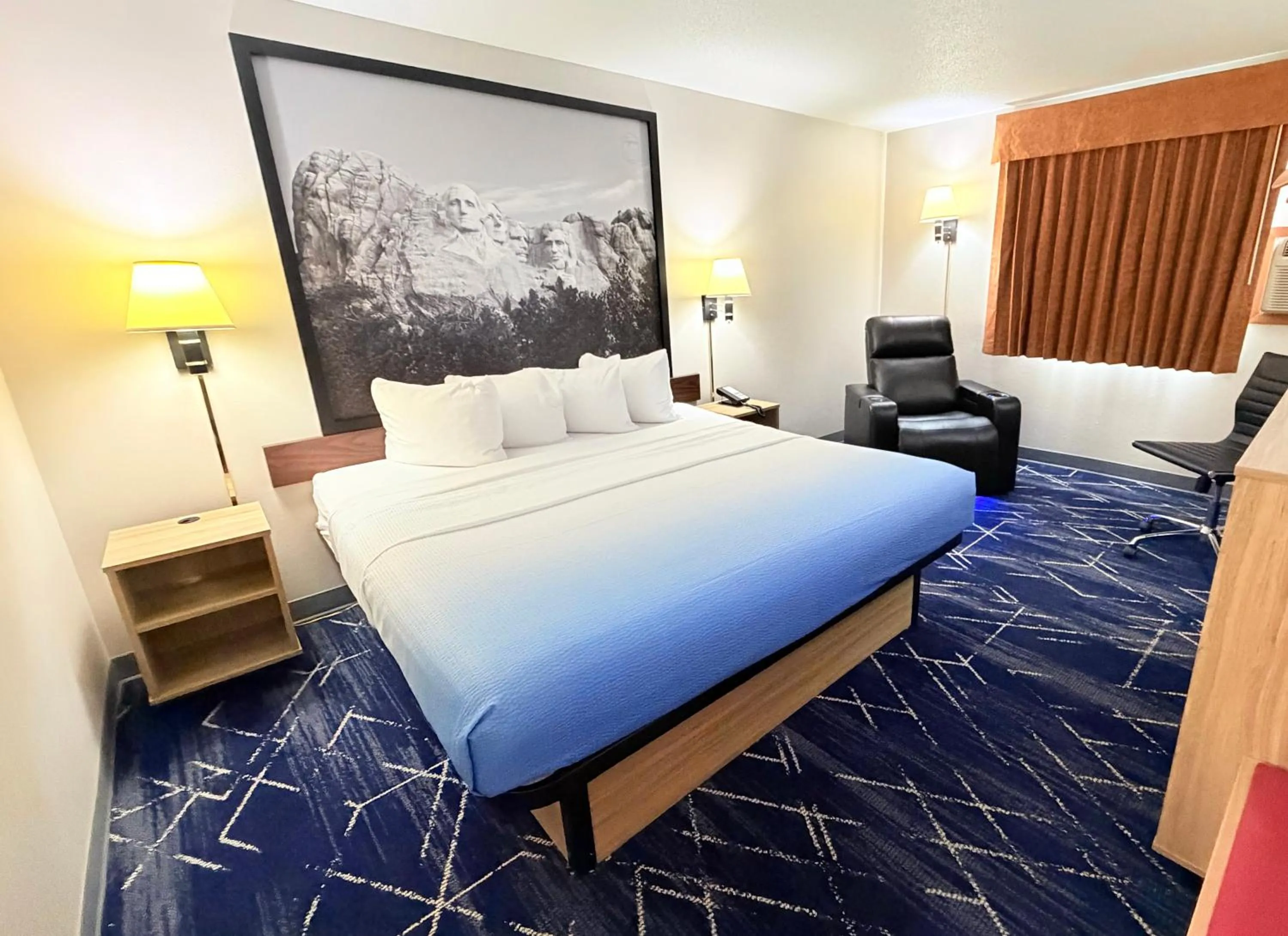 Bedroom, Bed in Super 8 by Wyndham Hot Springs