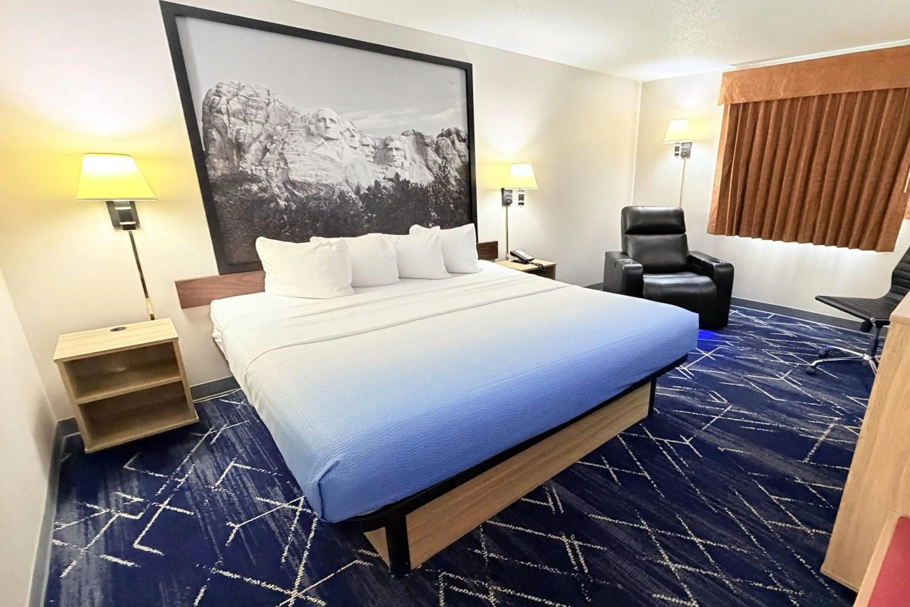 Photo of the whole room, Bed in Super 8 by Wyndham Hot Springs