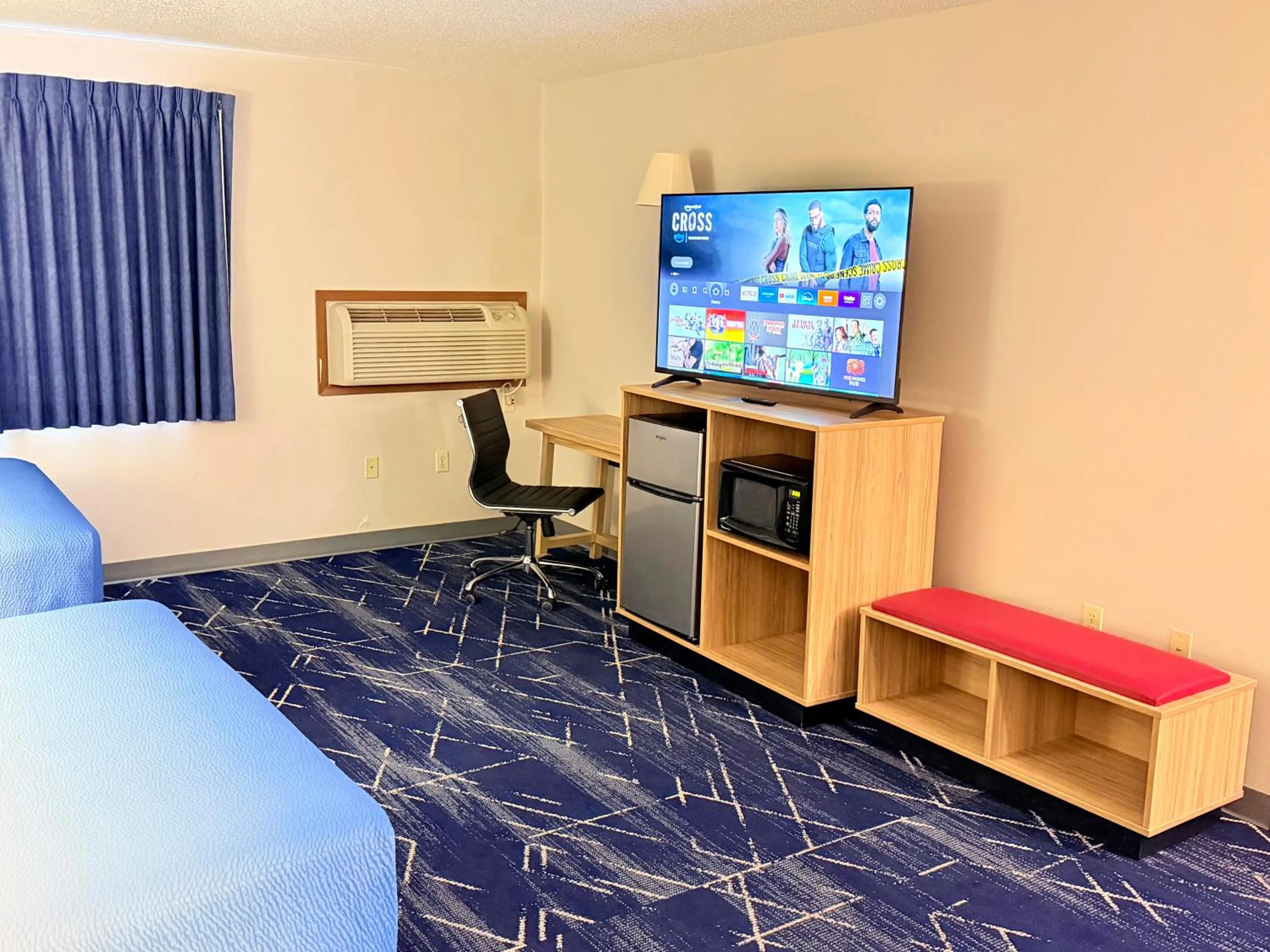 TV and multimedia, Bed in Super 8 by Wyndham Hot Springs