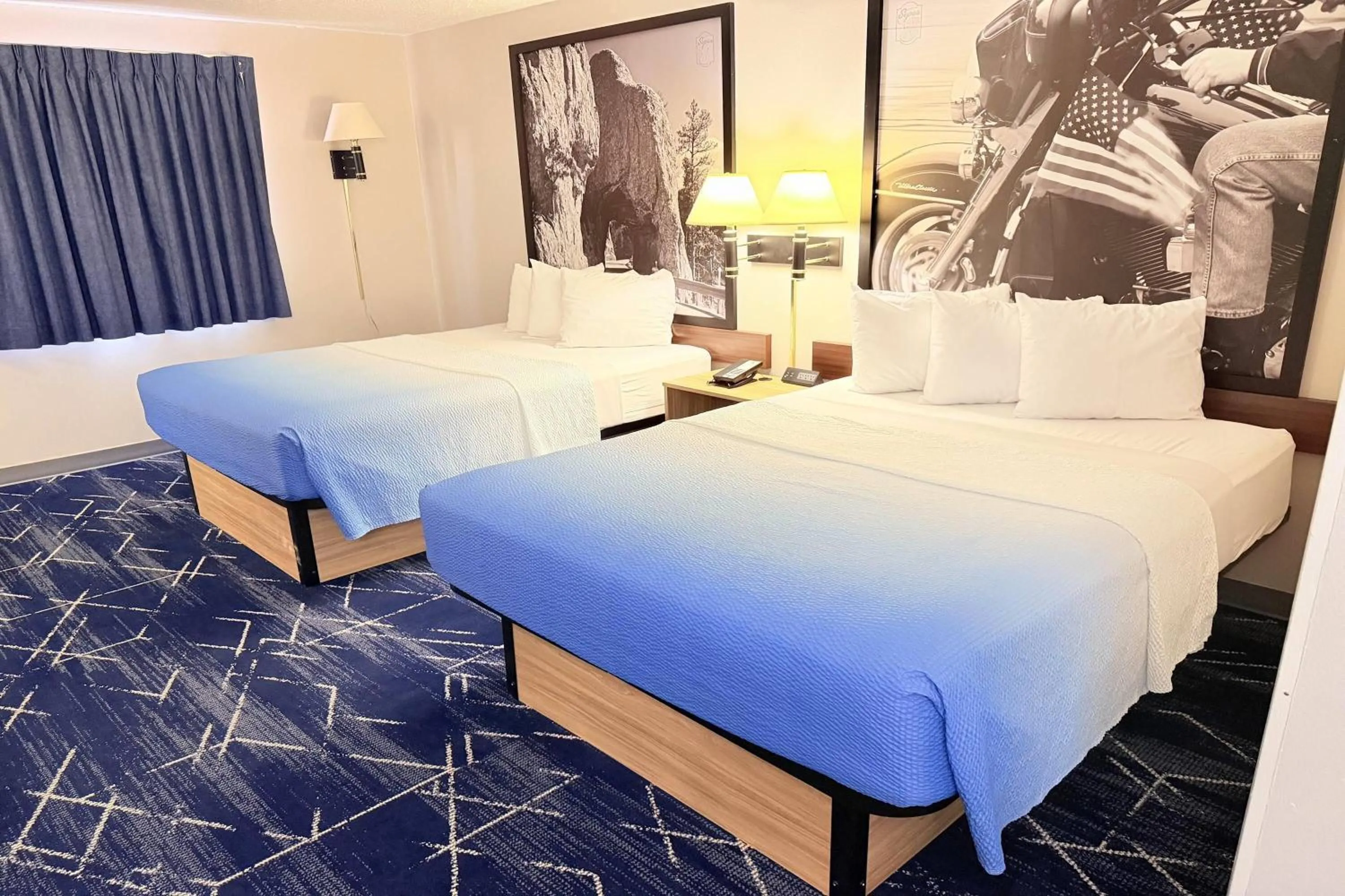 Photo of the whole room, Bed in Super 8 by Wyndham Hot Springs
