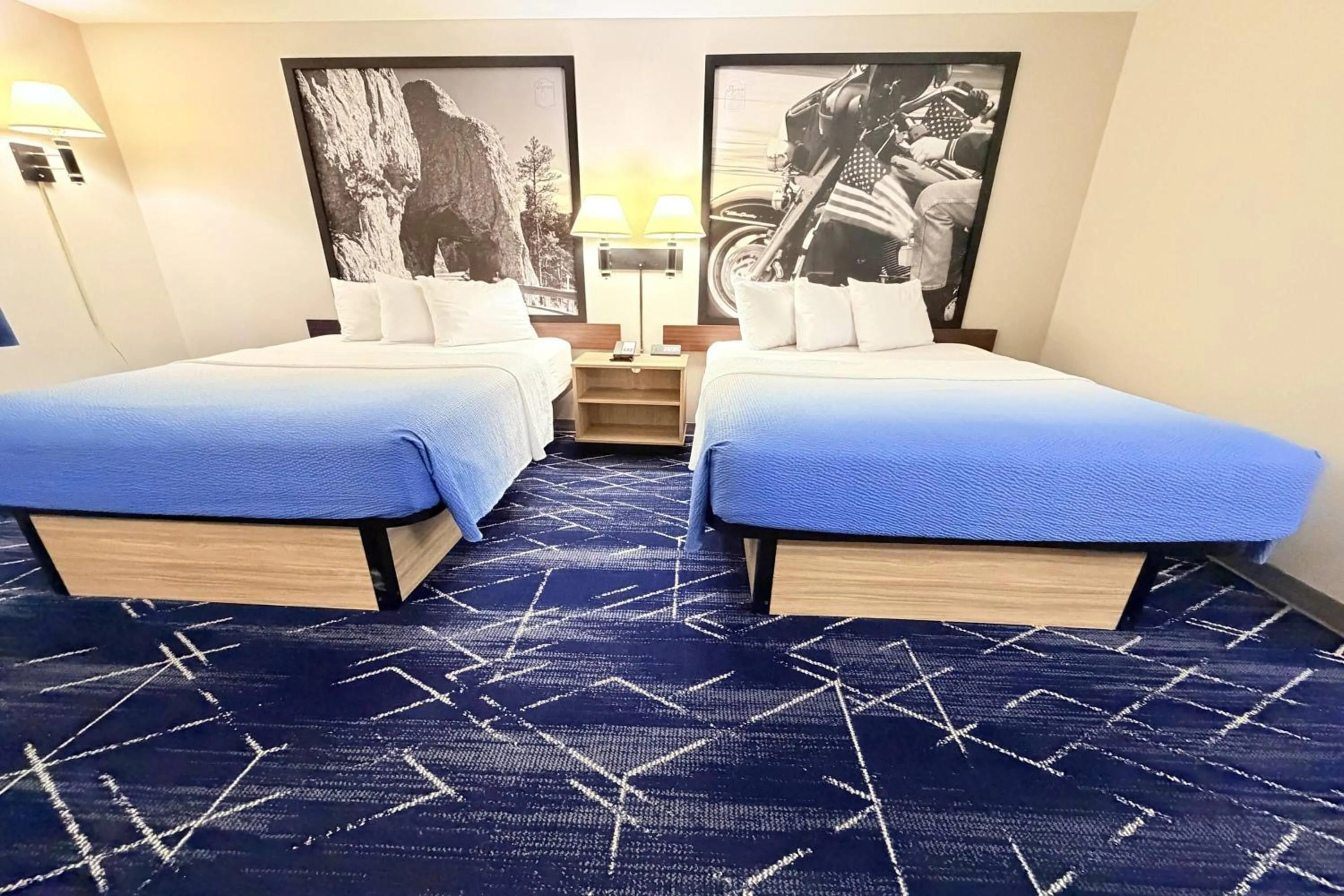 Photo of the whole room, Bed in Super 8 by Wyndham Hot Springs