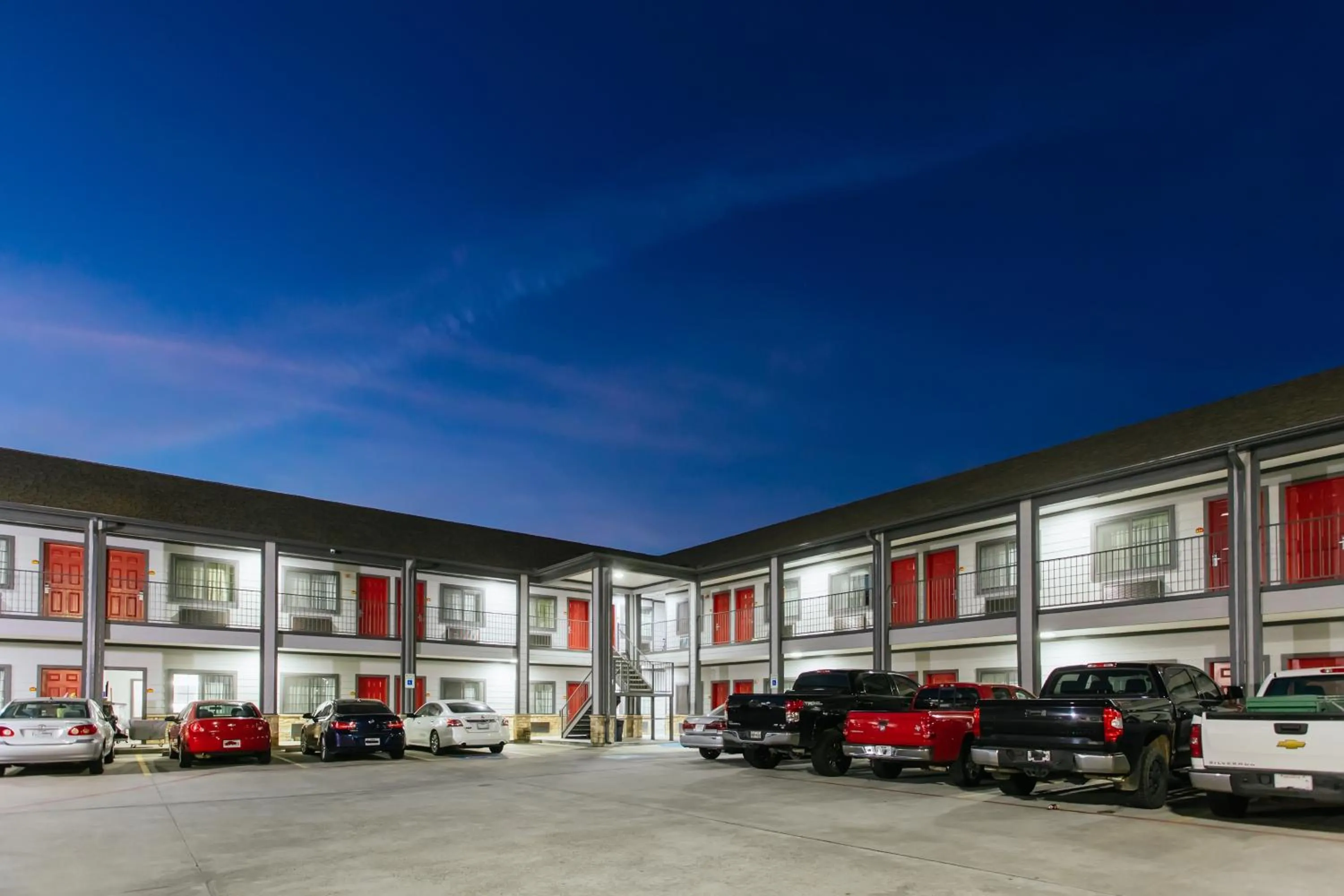 Property building in Palace Inn and Suites Baytown