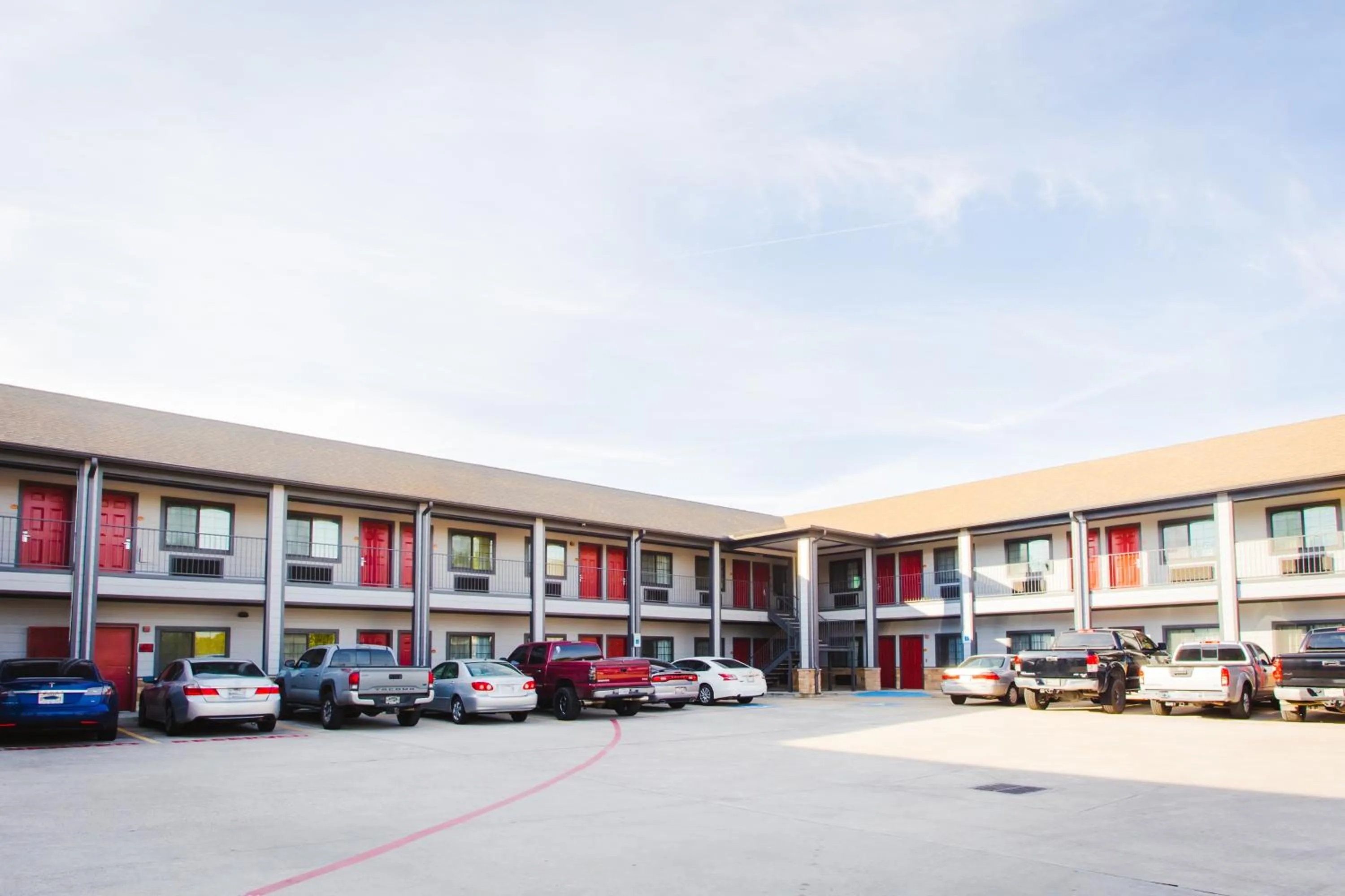Property building in Palace Inn and Suites Baytown