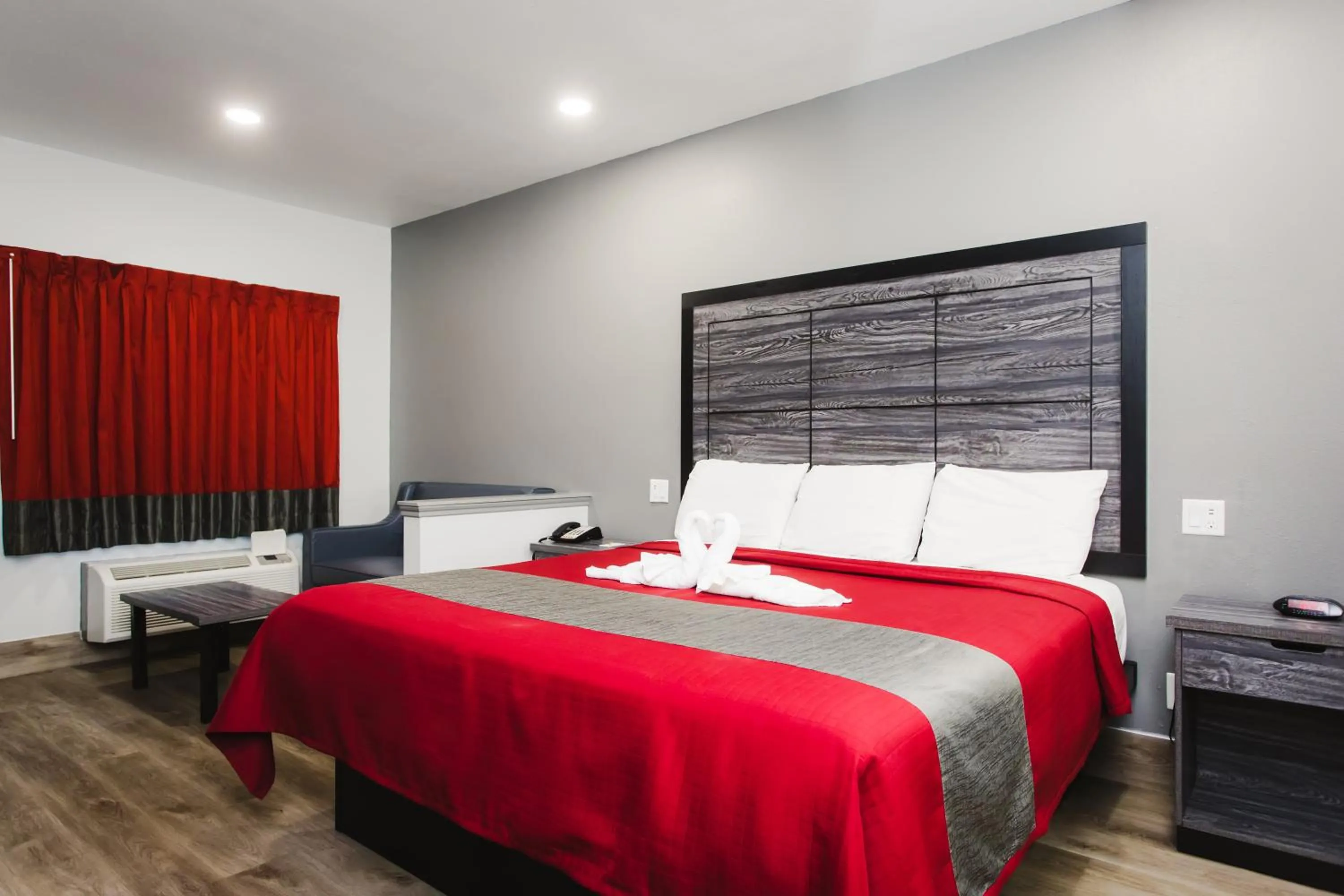 Bedroom, Bed in Palace Inn and Suites Baytown