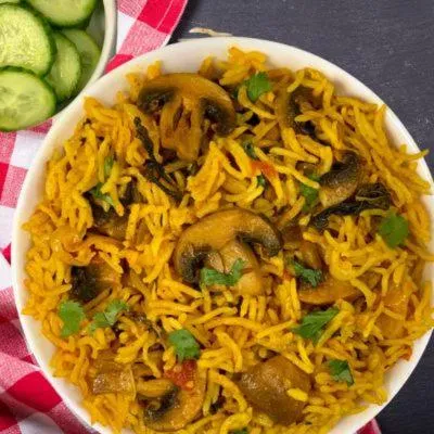 Food and drinks in Dhanunjayas Luxury Hotel