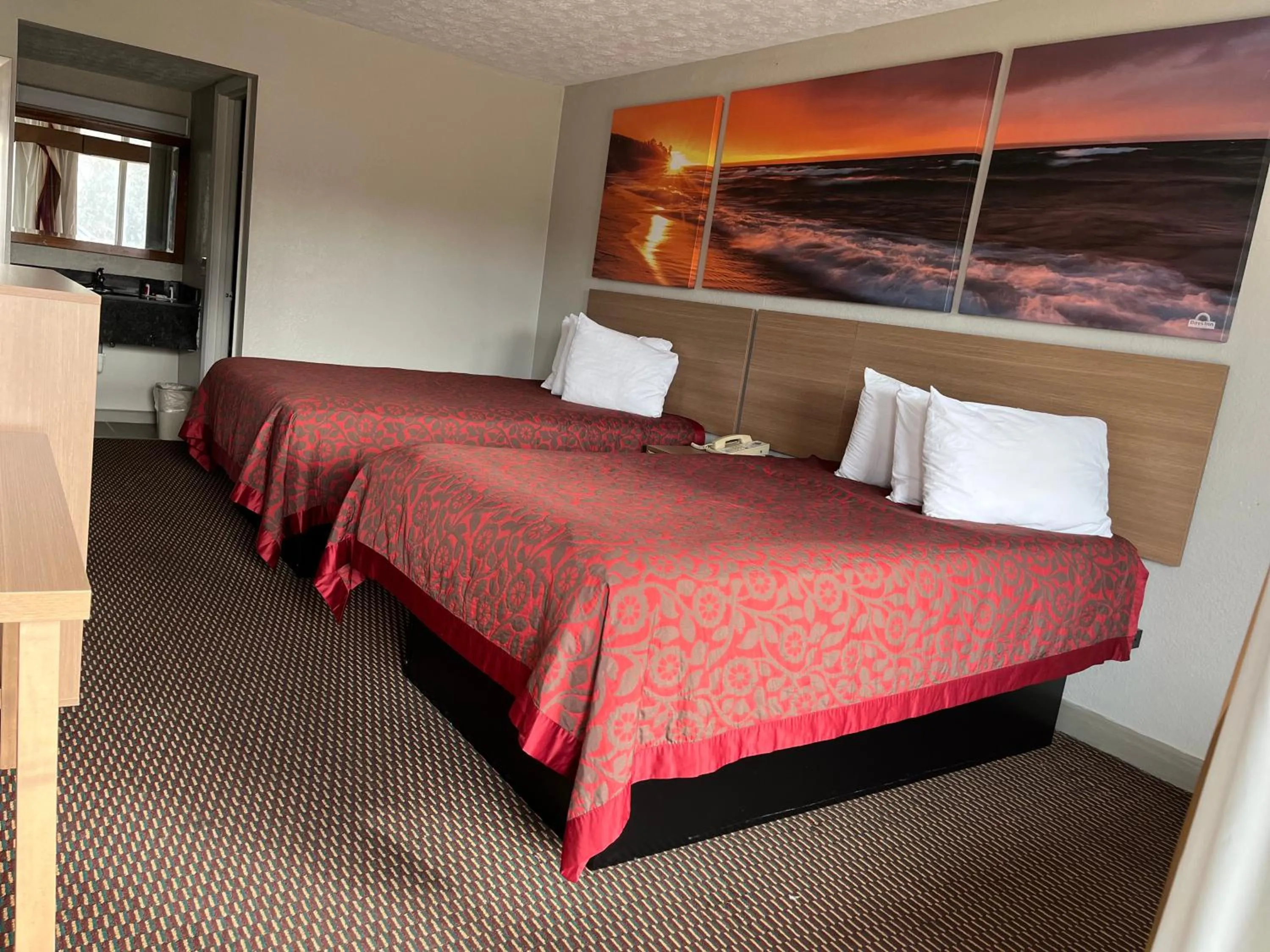 Bedroom, Bed in Days Inn & Suites by Wyndham Dayton North