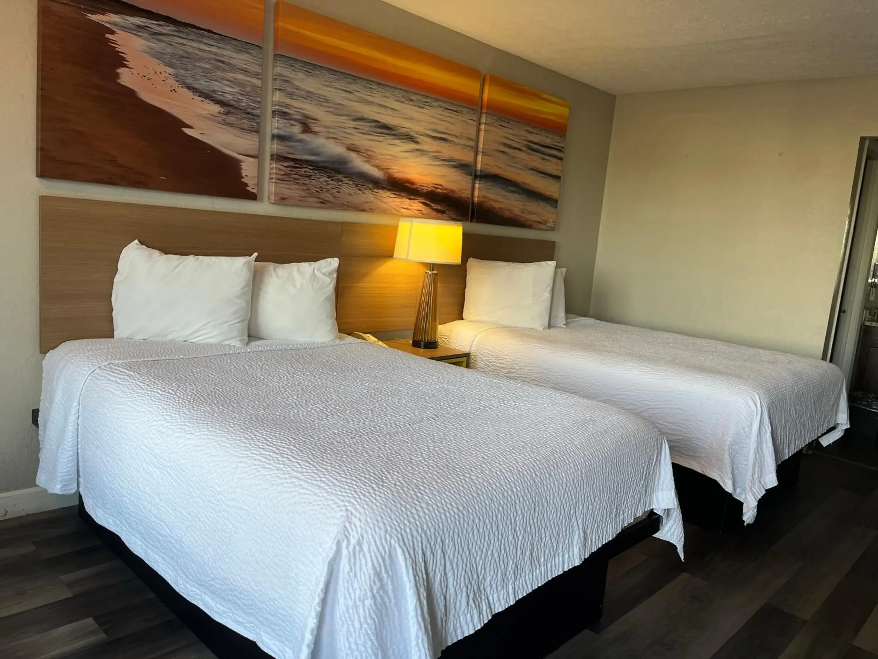 Bed in Days Inn & Suites by Wyndham Dayton North