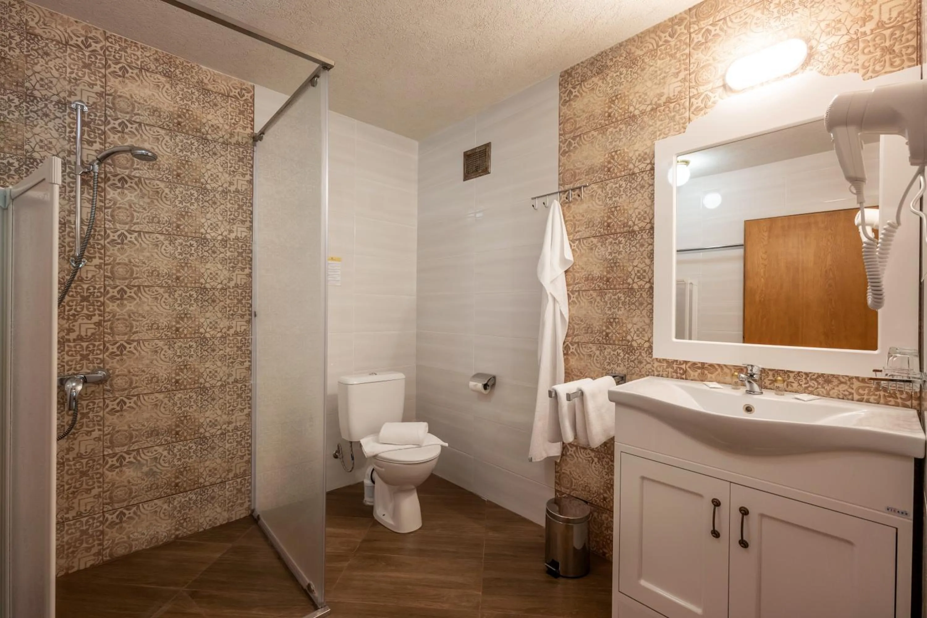 Toilet in Alpenhotel Edelweiss