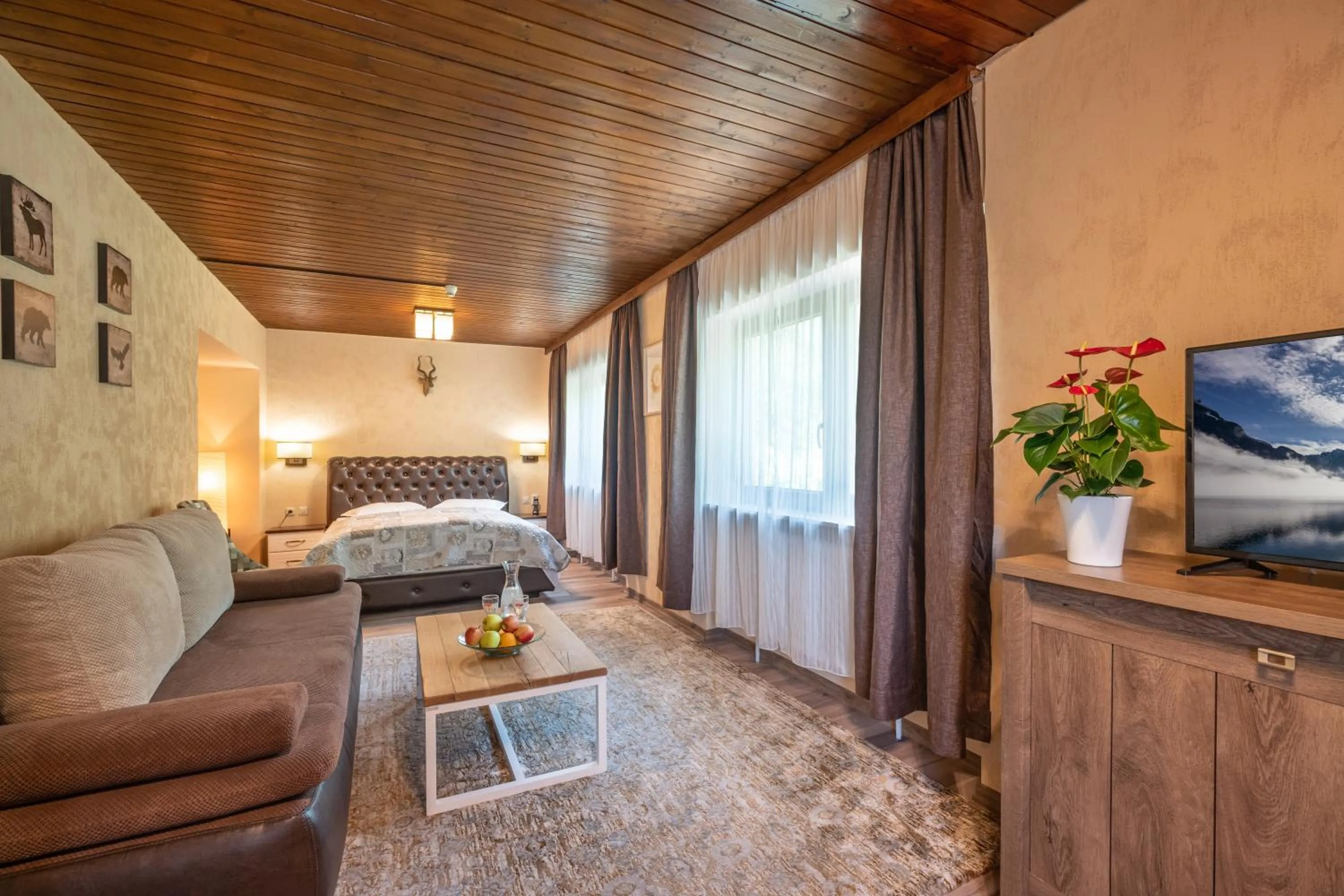 Photo of the whole room, Bed in Alpenhotel Edelweiss