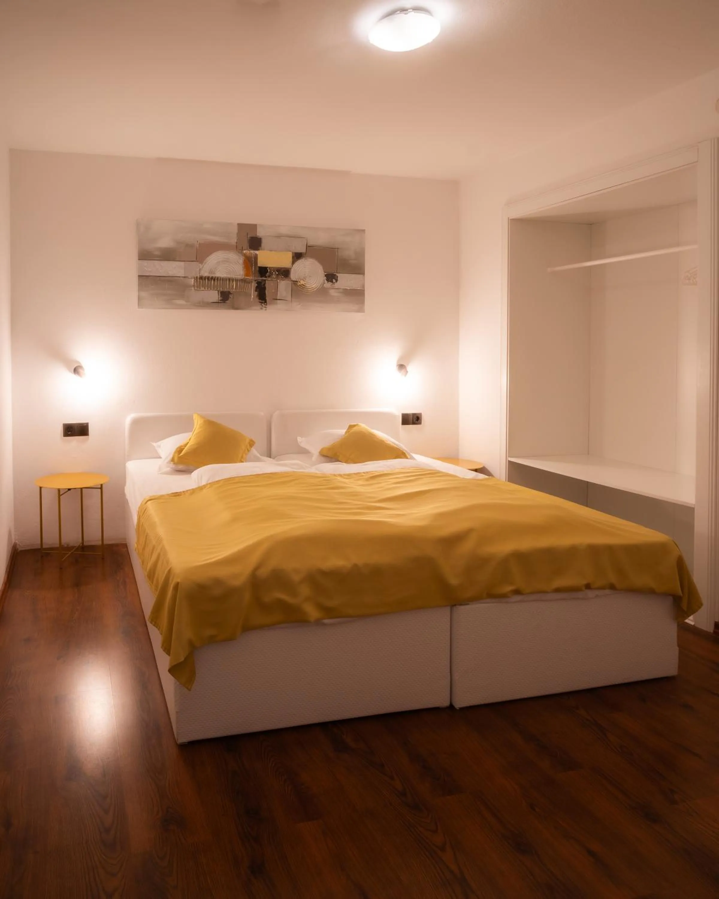 Photo of the whole room, Bed in Alpenhotel Edelweiss