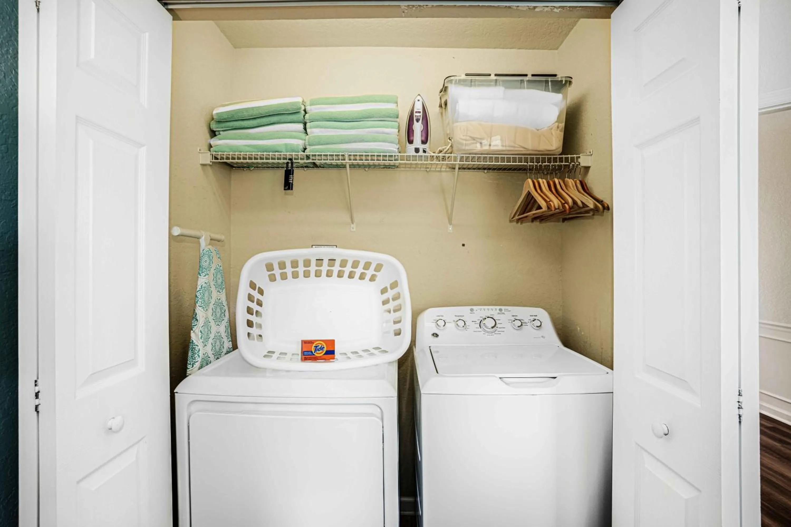 Spacious Townhome wPatio Garage Sleeps10