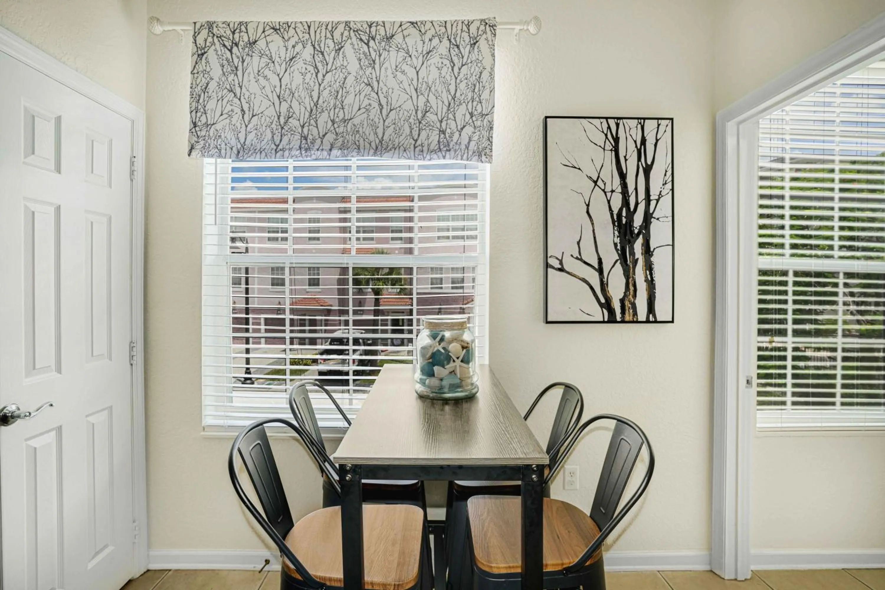 Spacious Townhome wPatio Garage Sleeps10