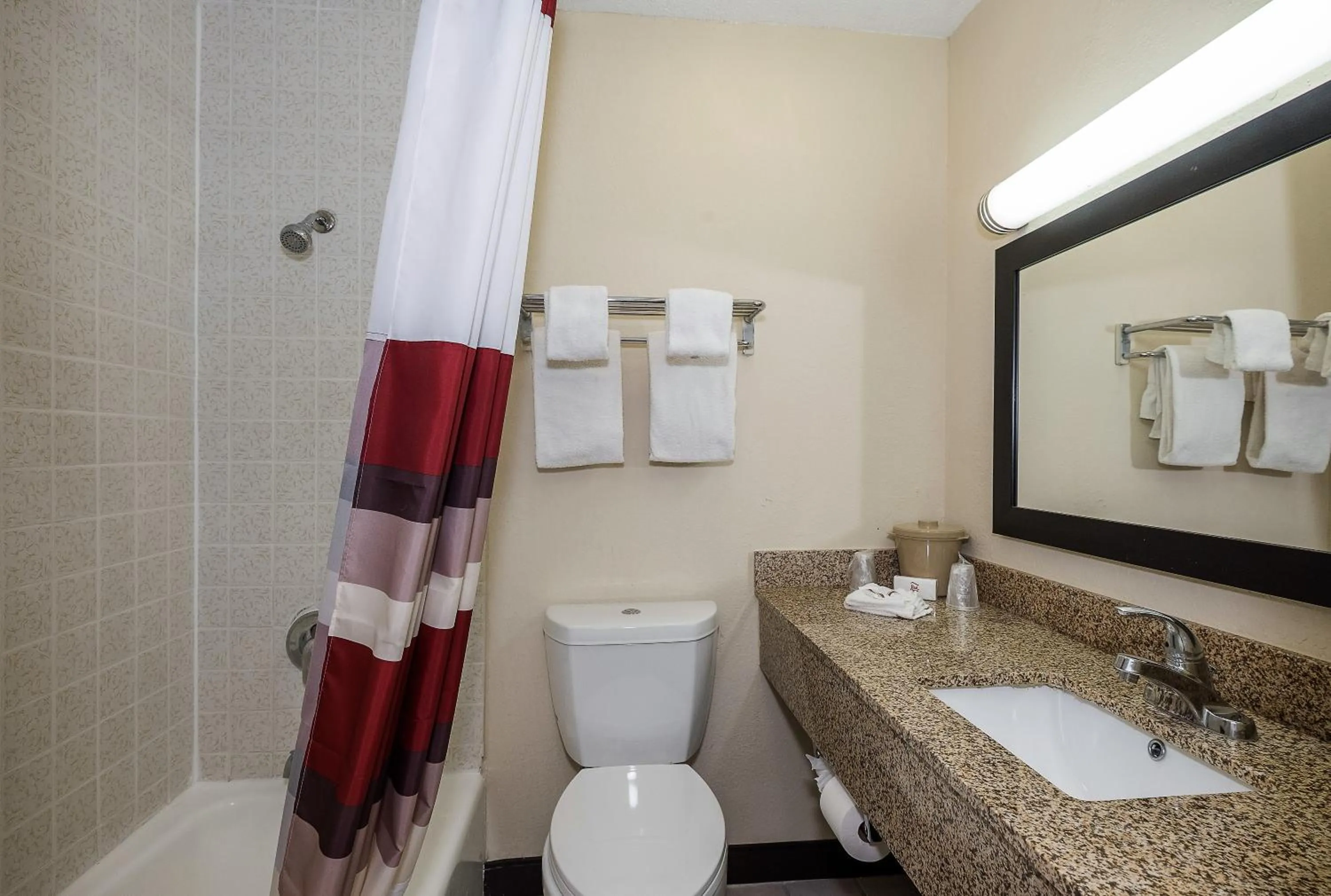 Bathroom in Red Roof Inn Dayton Huber Heights