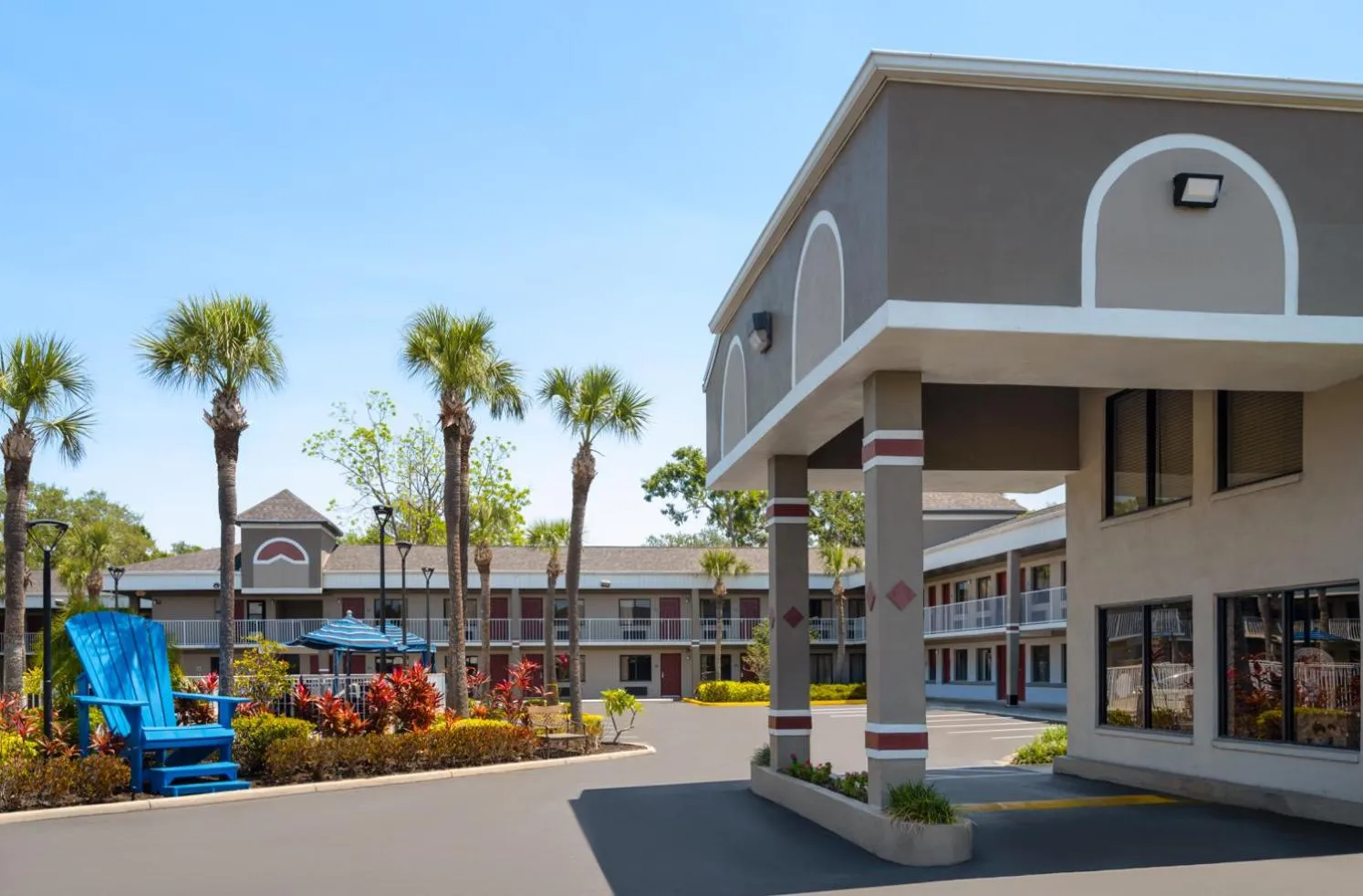 Property building in Hotel South Tampa & Suites