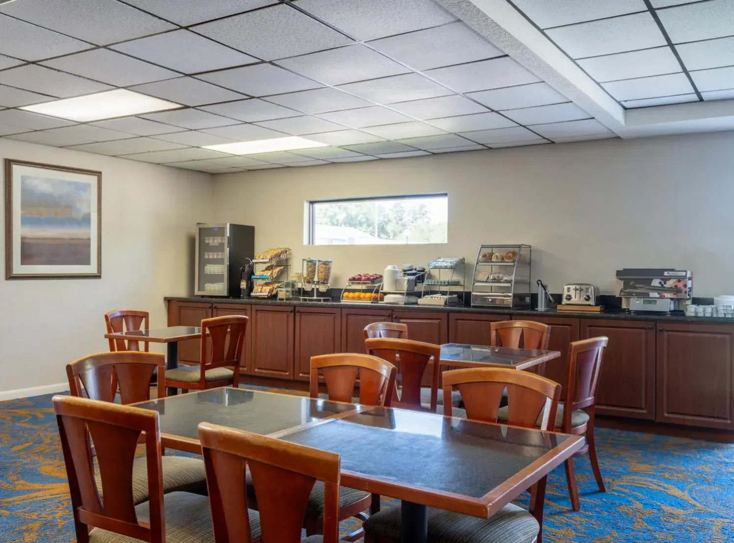 Breakfast in Hotel South Tampa & Suites Breakfast in Hotel South Tampa & Suites