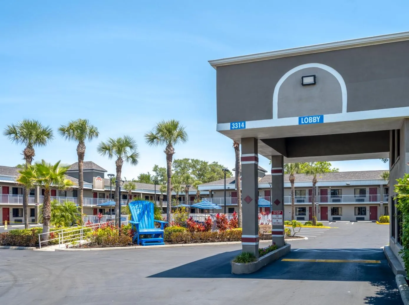 Property building in Hotel South Tampa & Suites