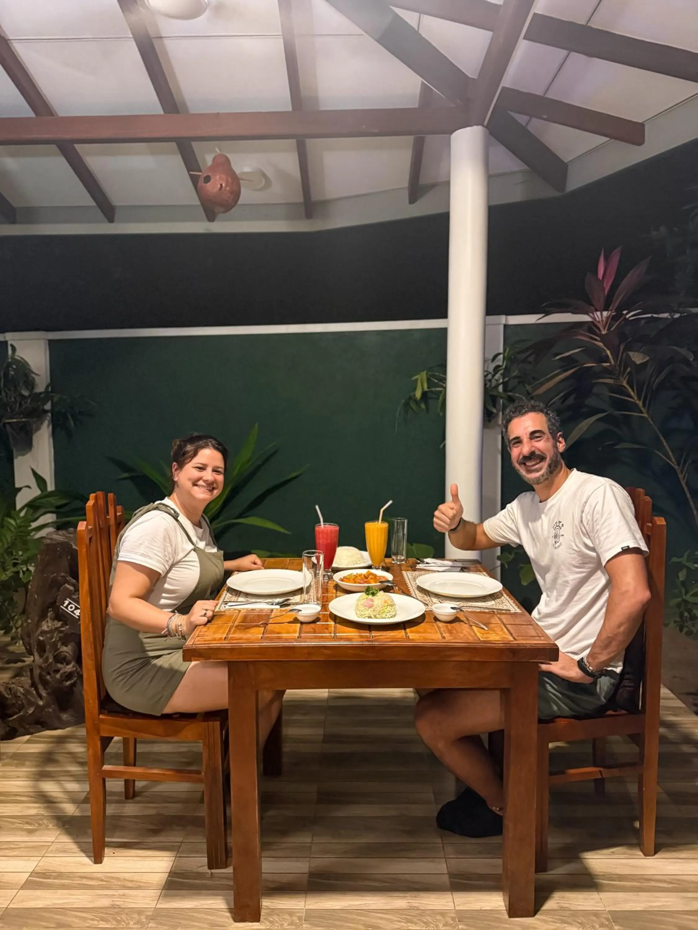 Restaurant/places to eat in Nehansa Resort and safari