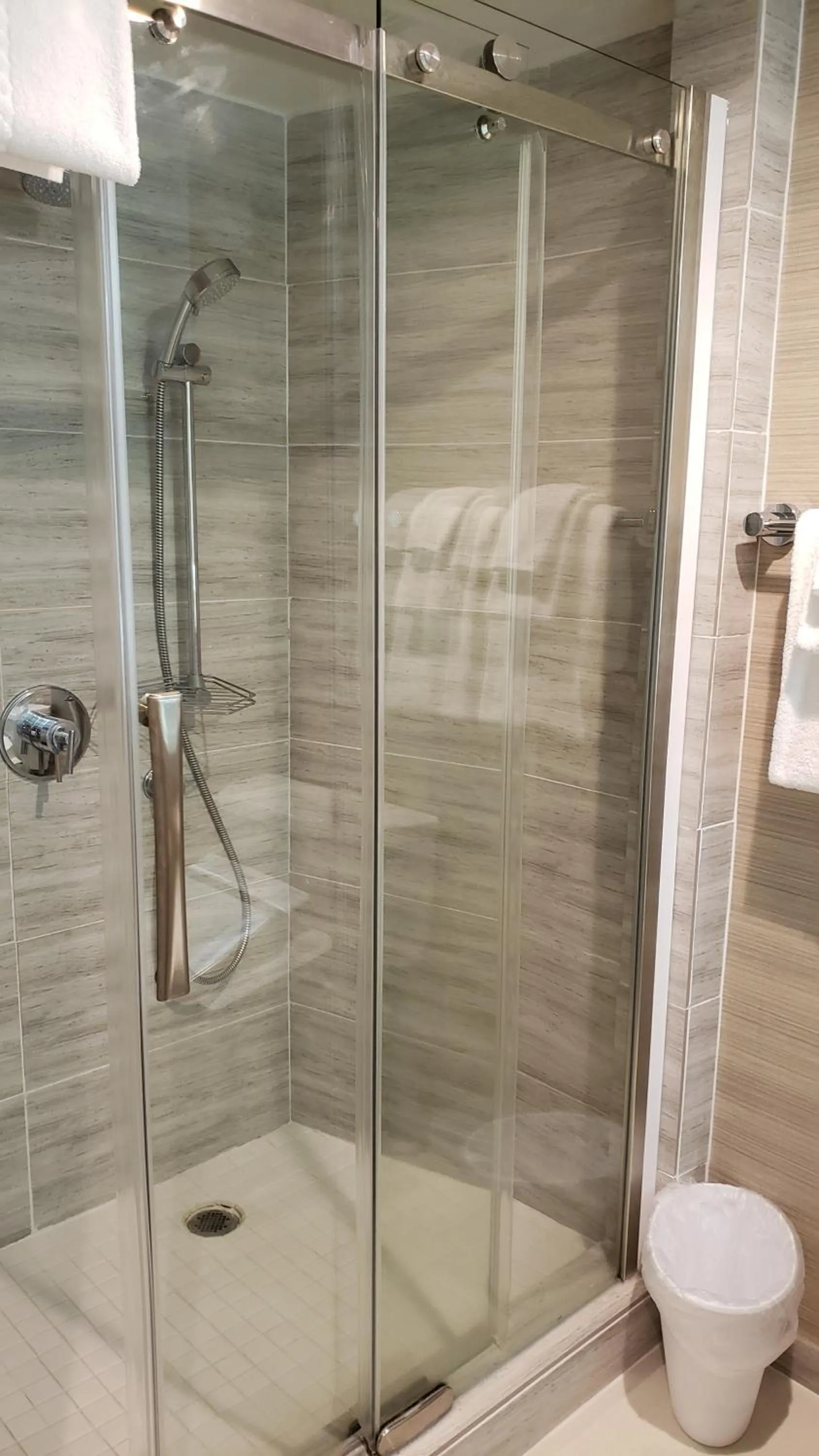 Shower in Polynesian Residences Waikiki Beach