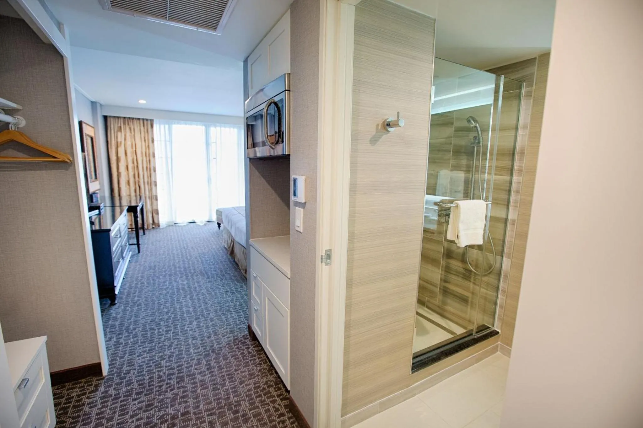 Photo of the whole room in Polynesian Residences Waikiki Beach