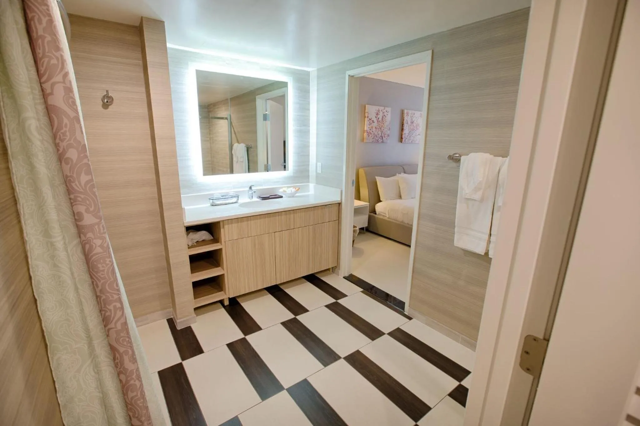 Bathroom in Polynesian Residences Waikiki Beach