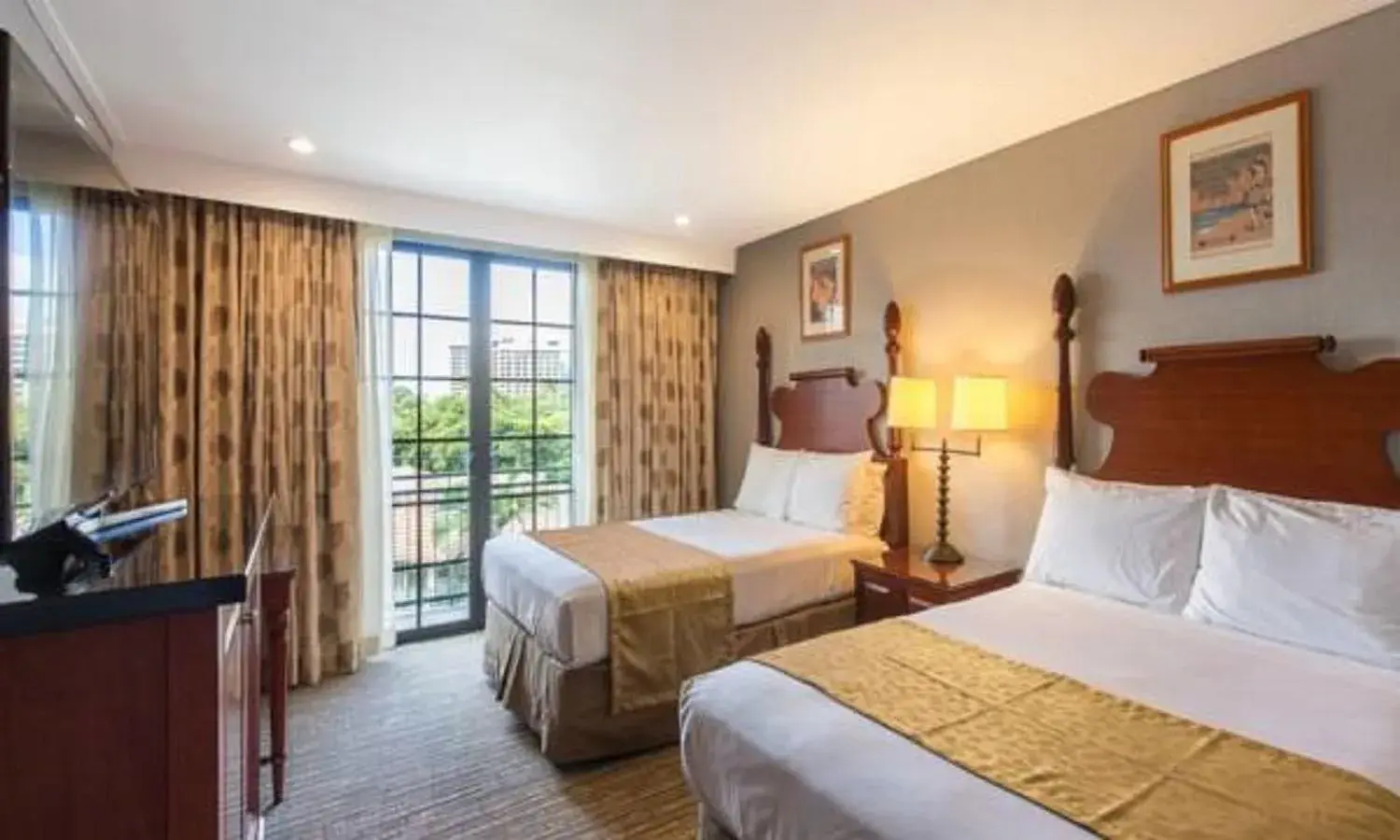 Deluxe Double Room in Polynesian Residences Waikiki Beach Deluxe Double Room in Polynesian Residences Waikiki Beach