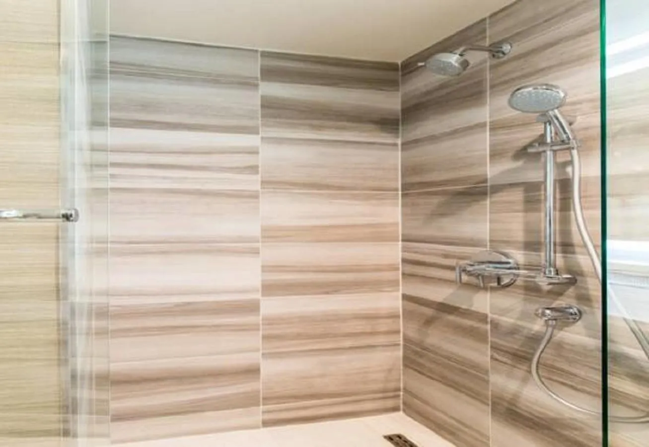 Shower in Polynesian Residences Waikiki Beach