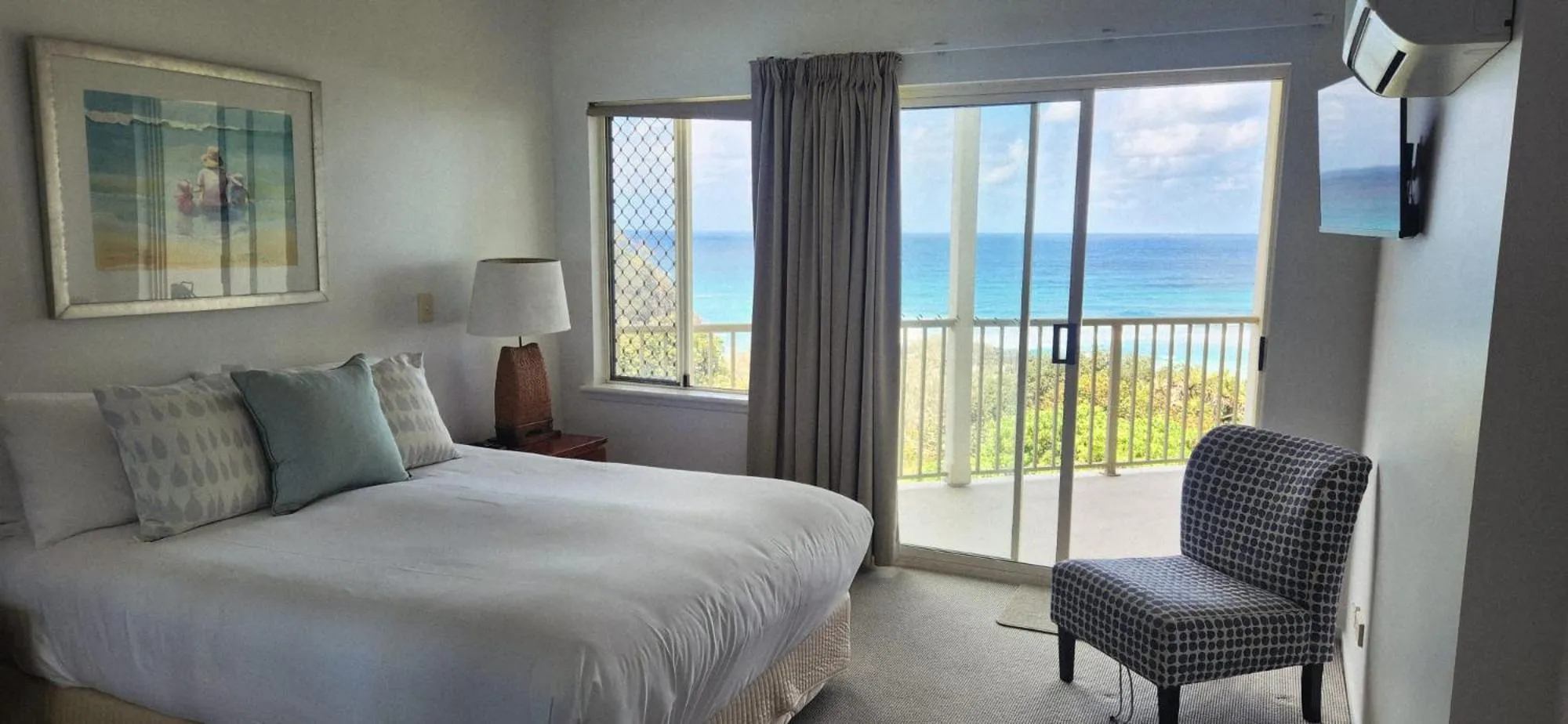 Bed in Whalewatch Ocean Beach Resort