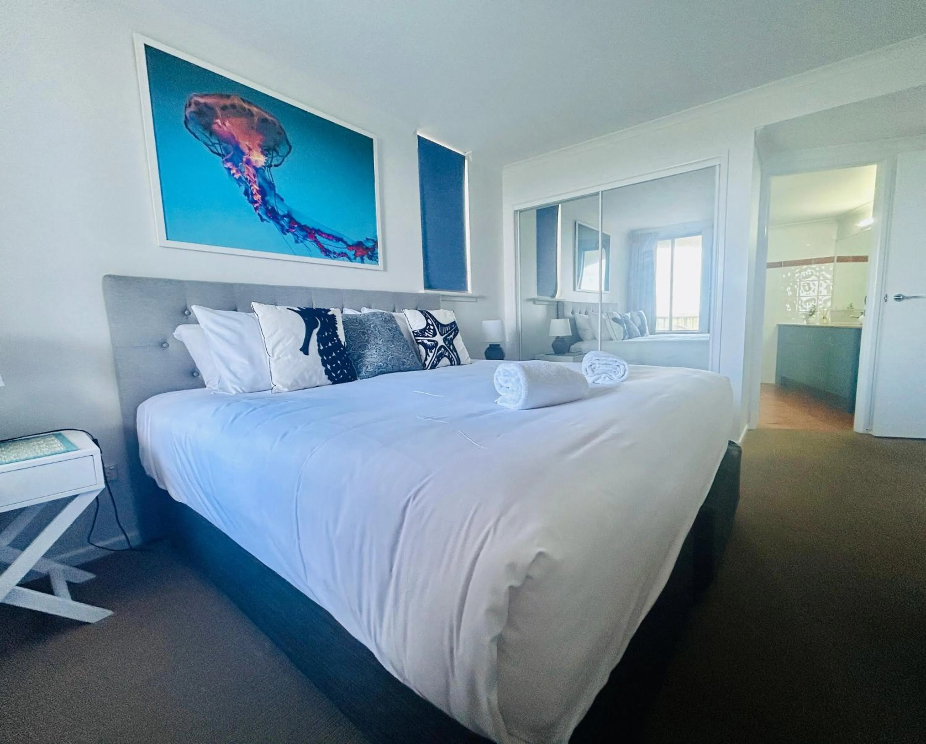 TV and multimedia, Bed in Whalewatch Ocean Beach Resort