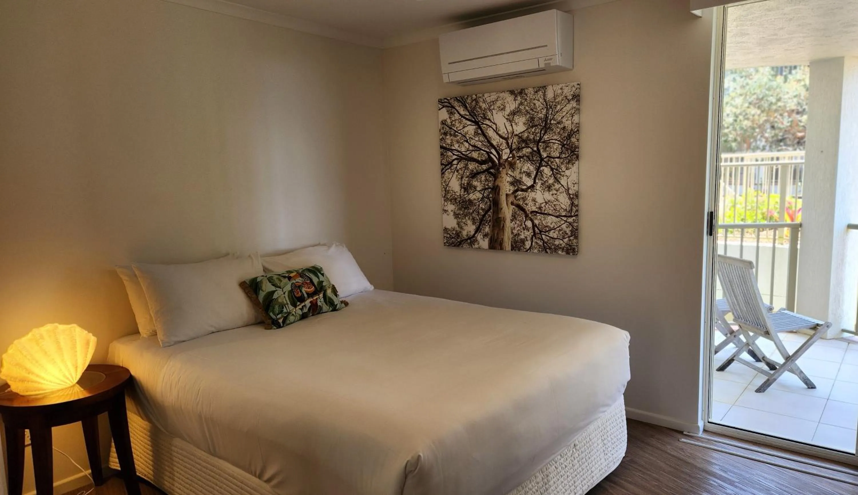 Bed in Whalewatch Ocean Beach Resort